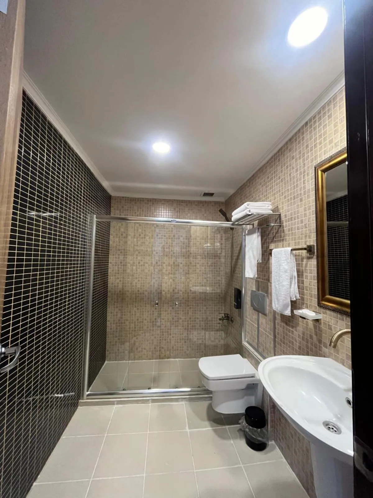 Shower in Hotel Topkapı