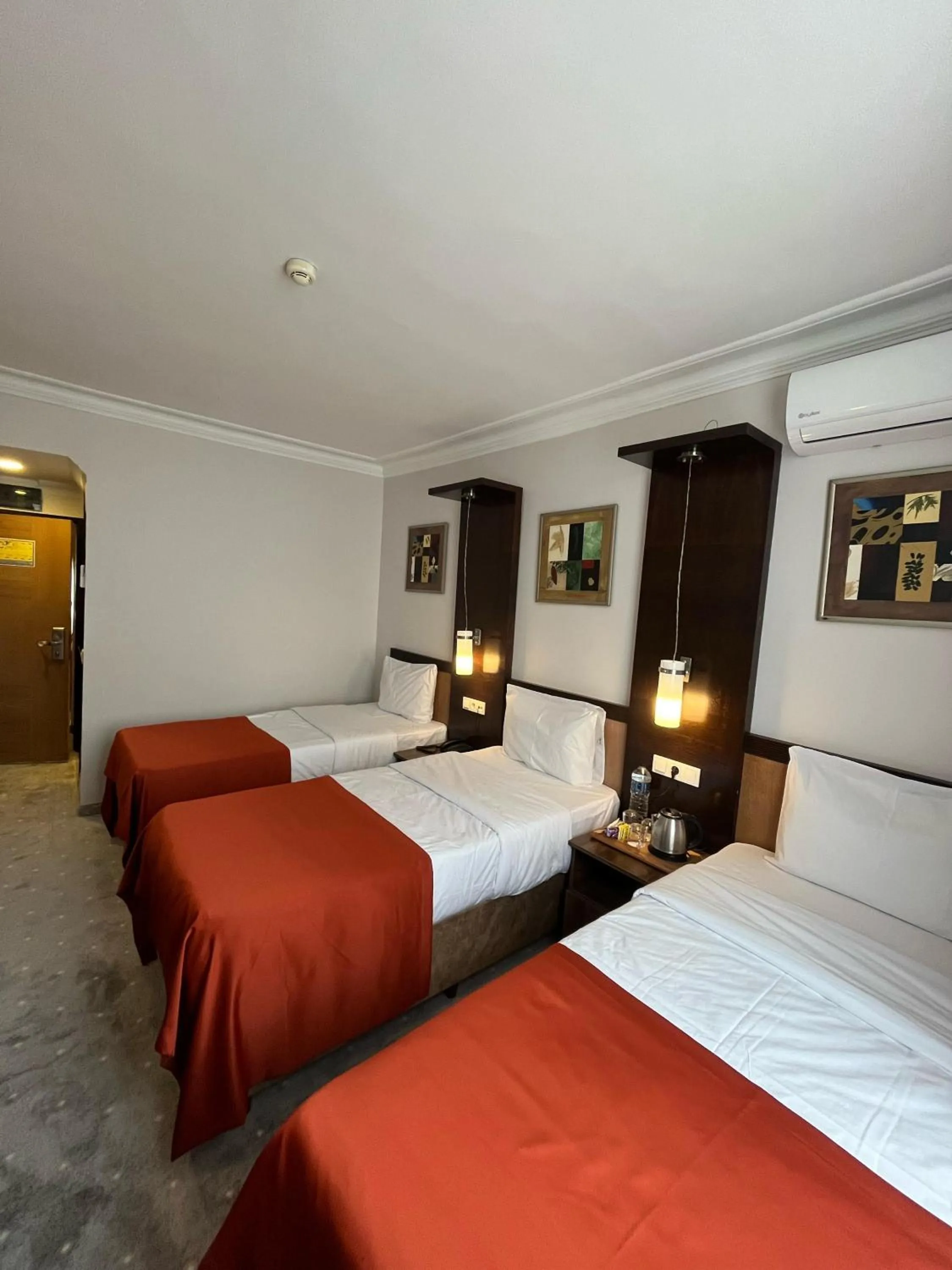 Bed in Hotel Topkapı