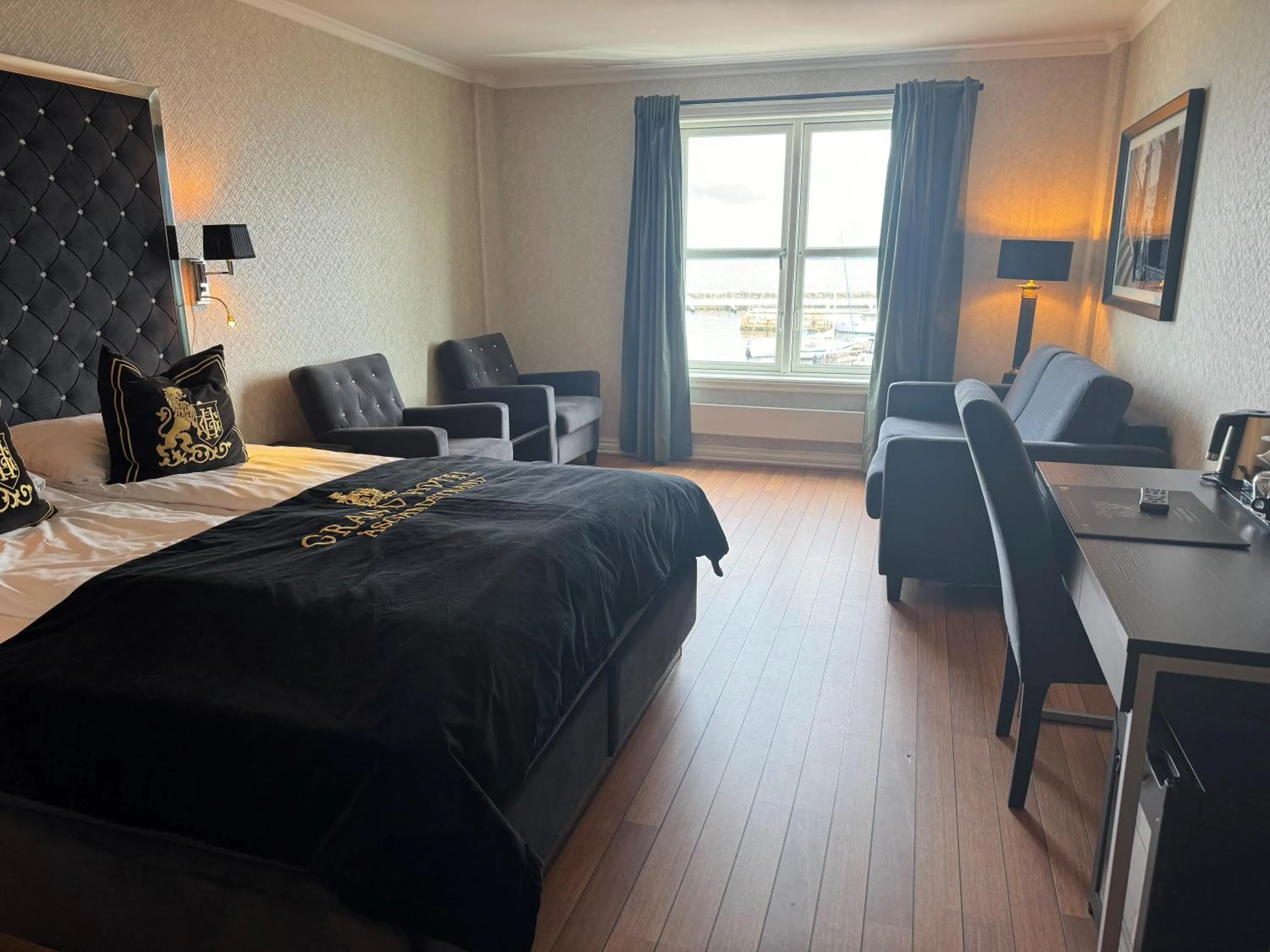 Photo of the whole room, Bed in Grand Hotel Åsgårdstrand - Unike Hoteller