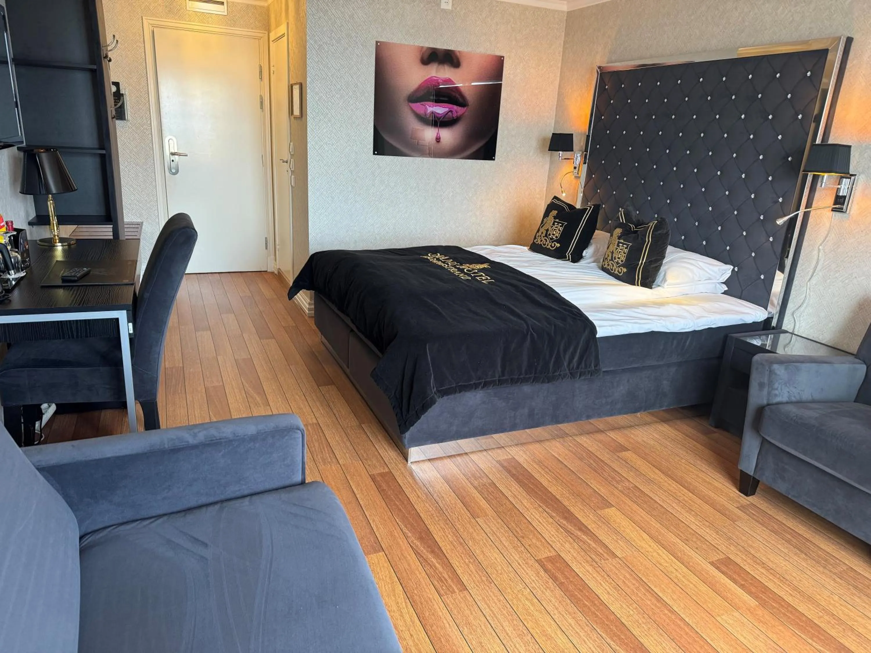 Photo of the whole room, Bed in Grand Hotel Åsgårdstrand - Unike Hoteller