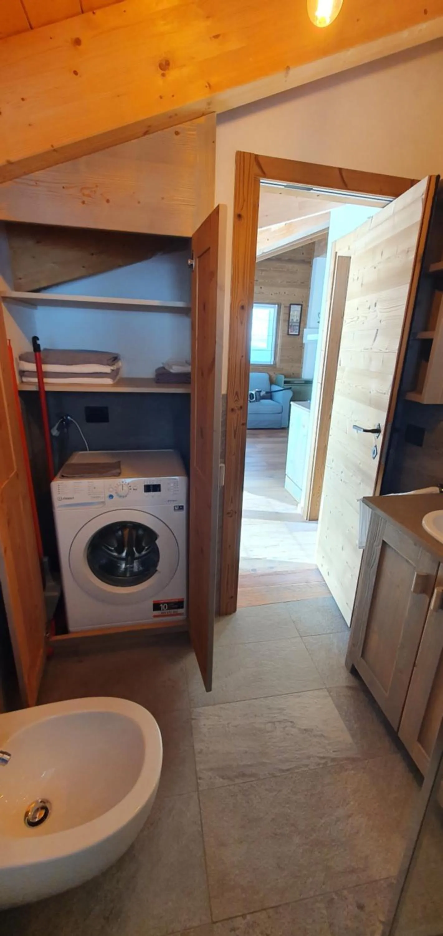 Toilet in Paradise Lodge