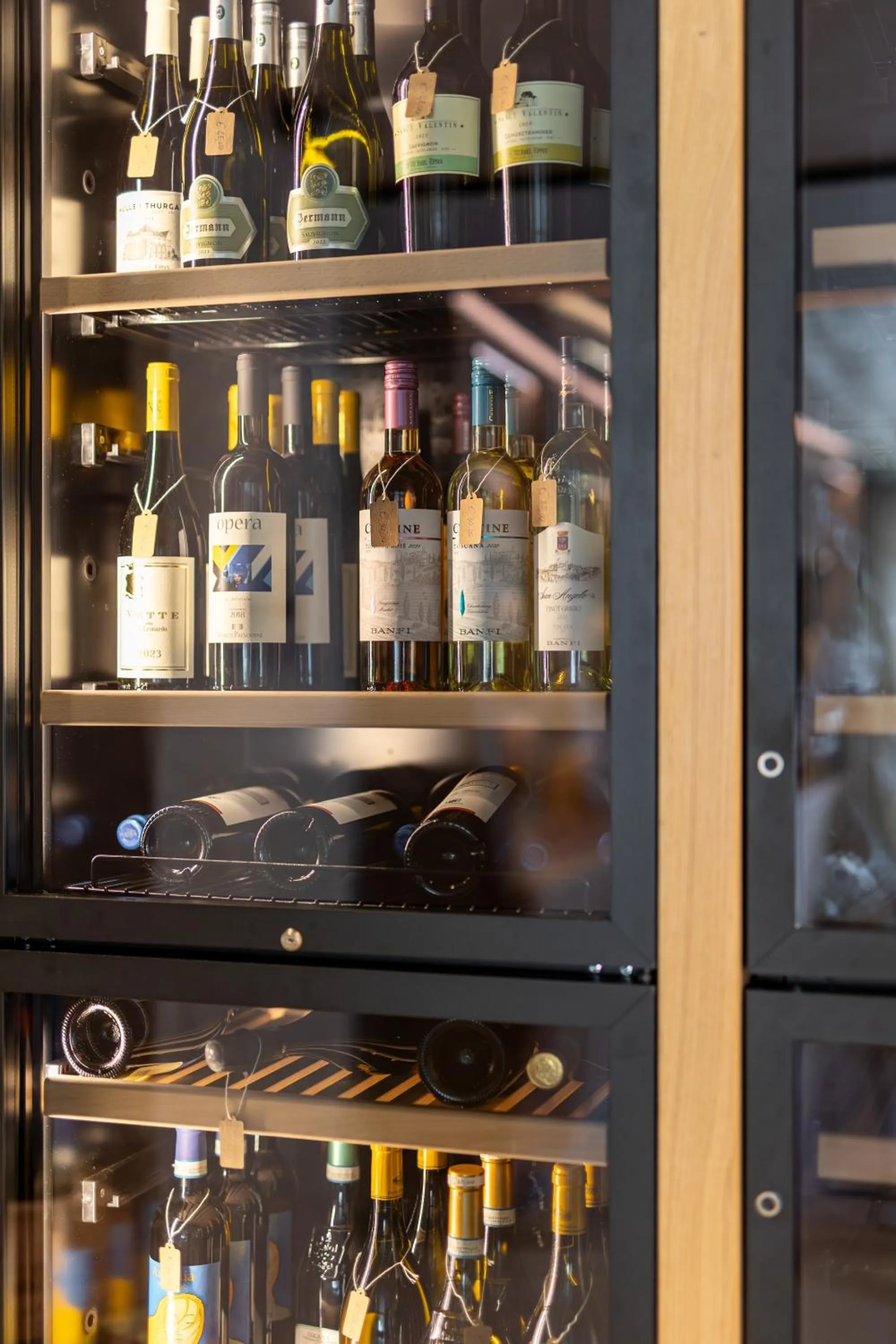 Restaurant/places to eat in Paradise Lodge