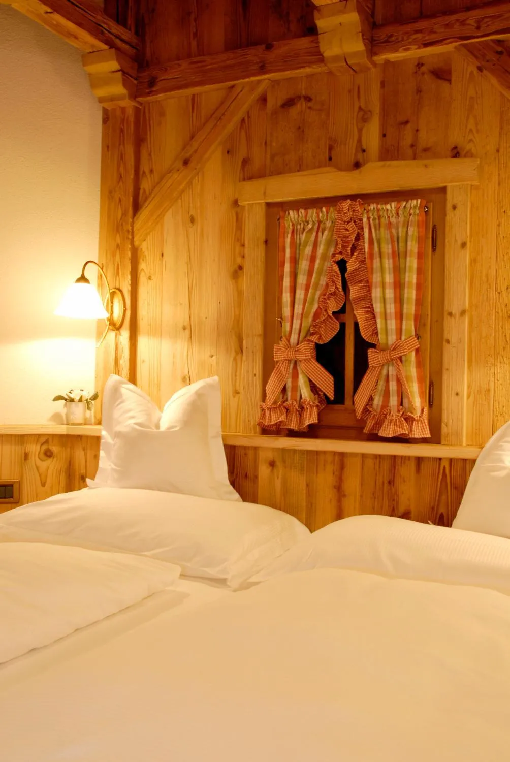 Bed in Paradise Lodge