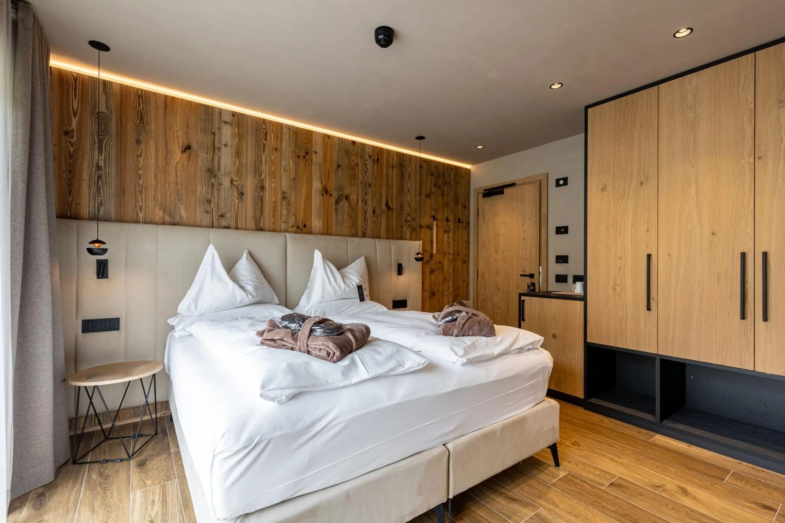 Bed in Paradise Lodge