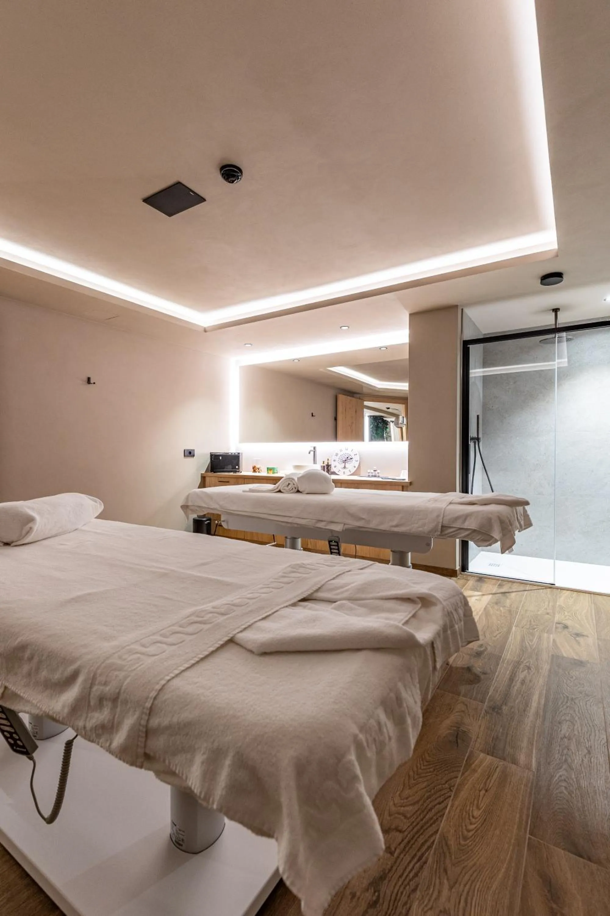 Massage, Bed in Paradise Lodge