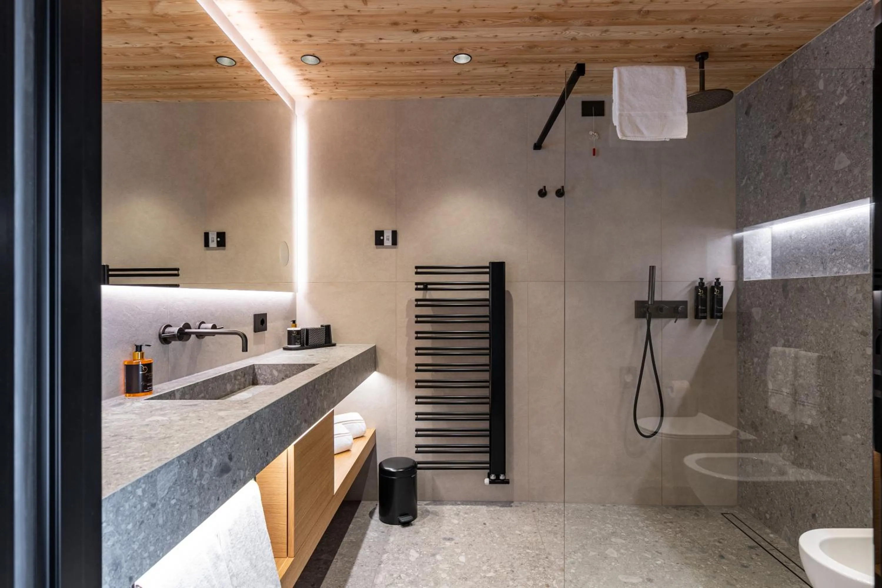 Shower in Paradise Lodge