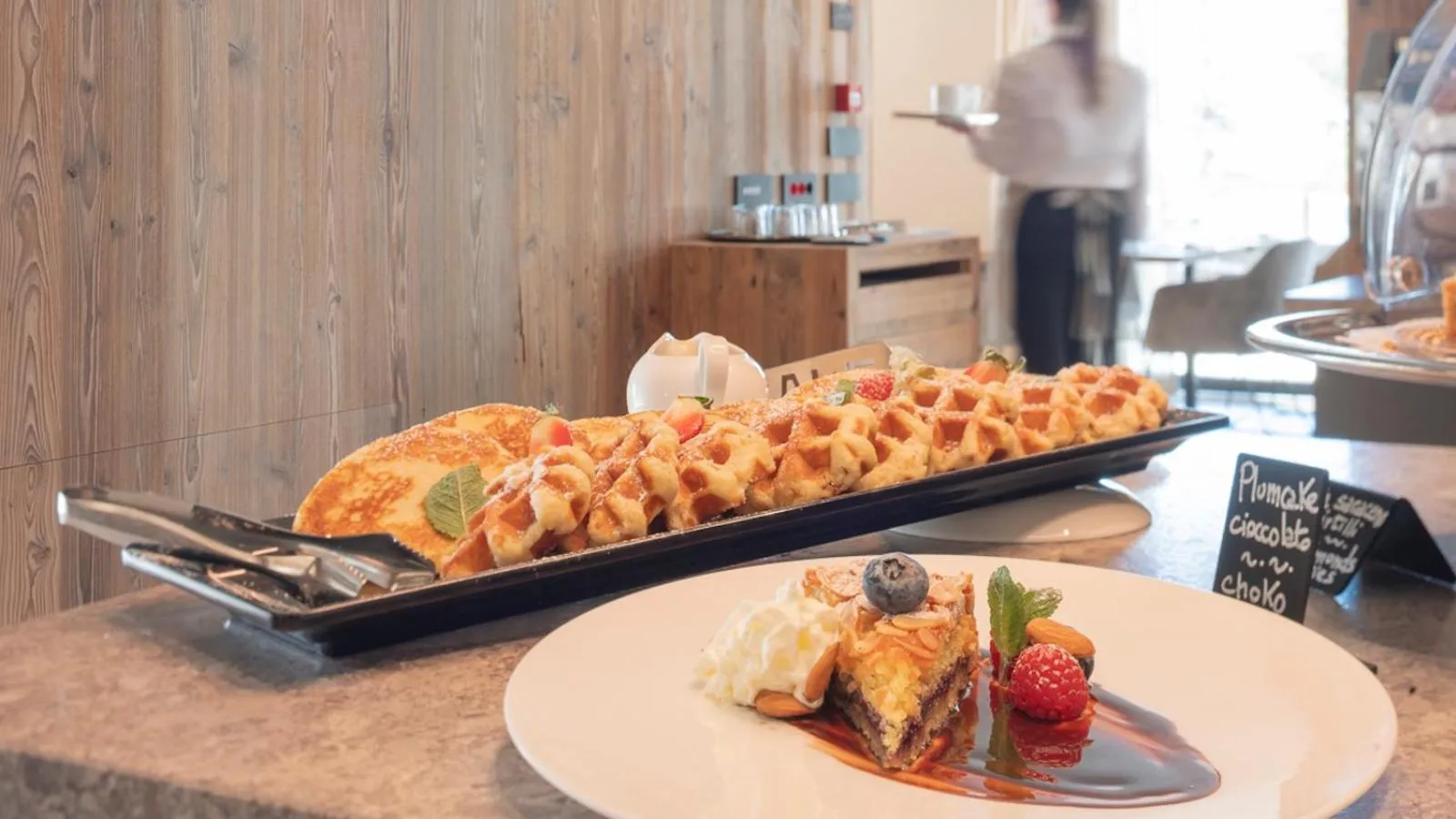 Food and drinks in Paradise Lodge