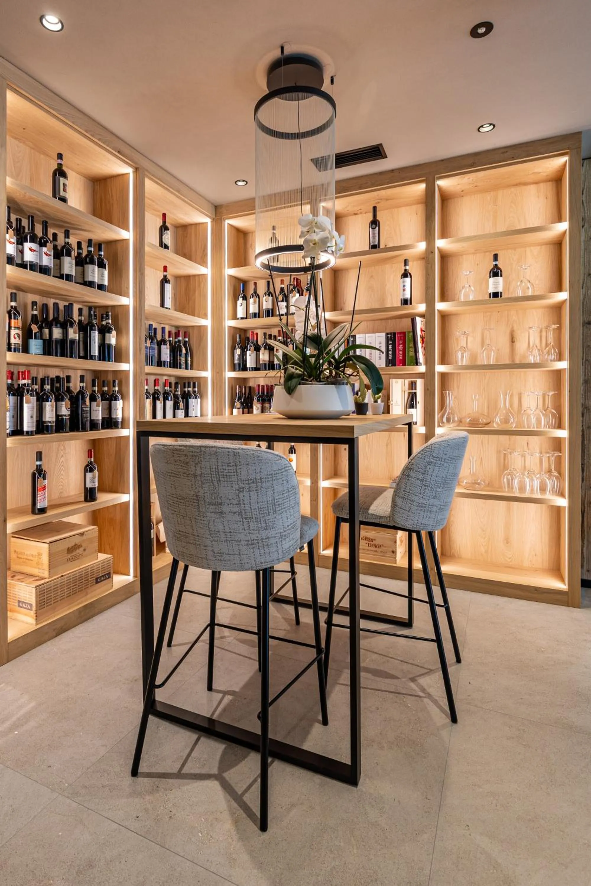 Restaurant/places to eat in Paradise Lodge