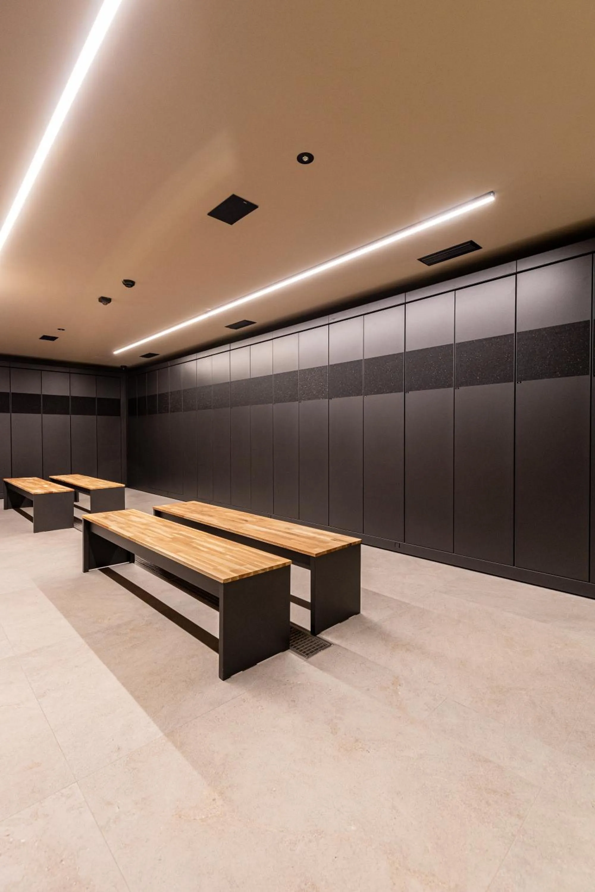 Skiing in Paradise Lodge