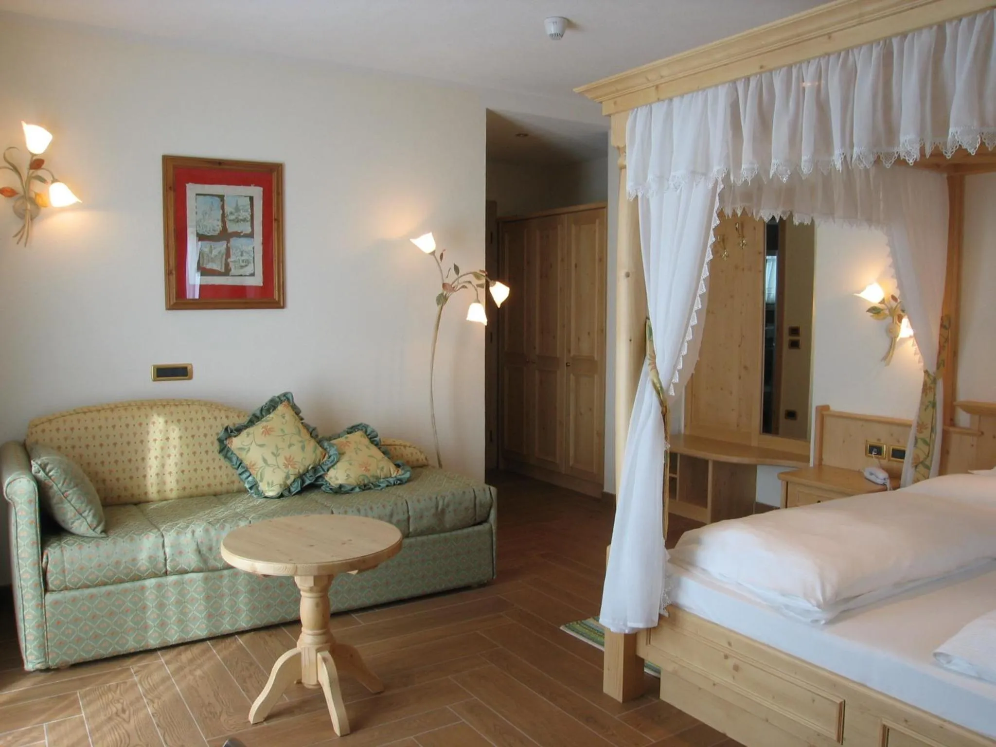 Photo of the whole room, Bed in Paradise Lodge