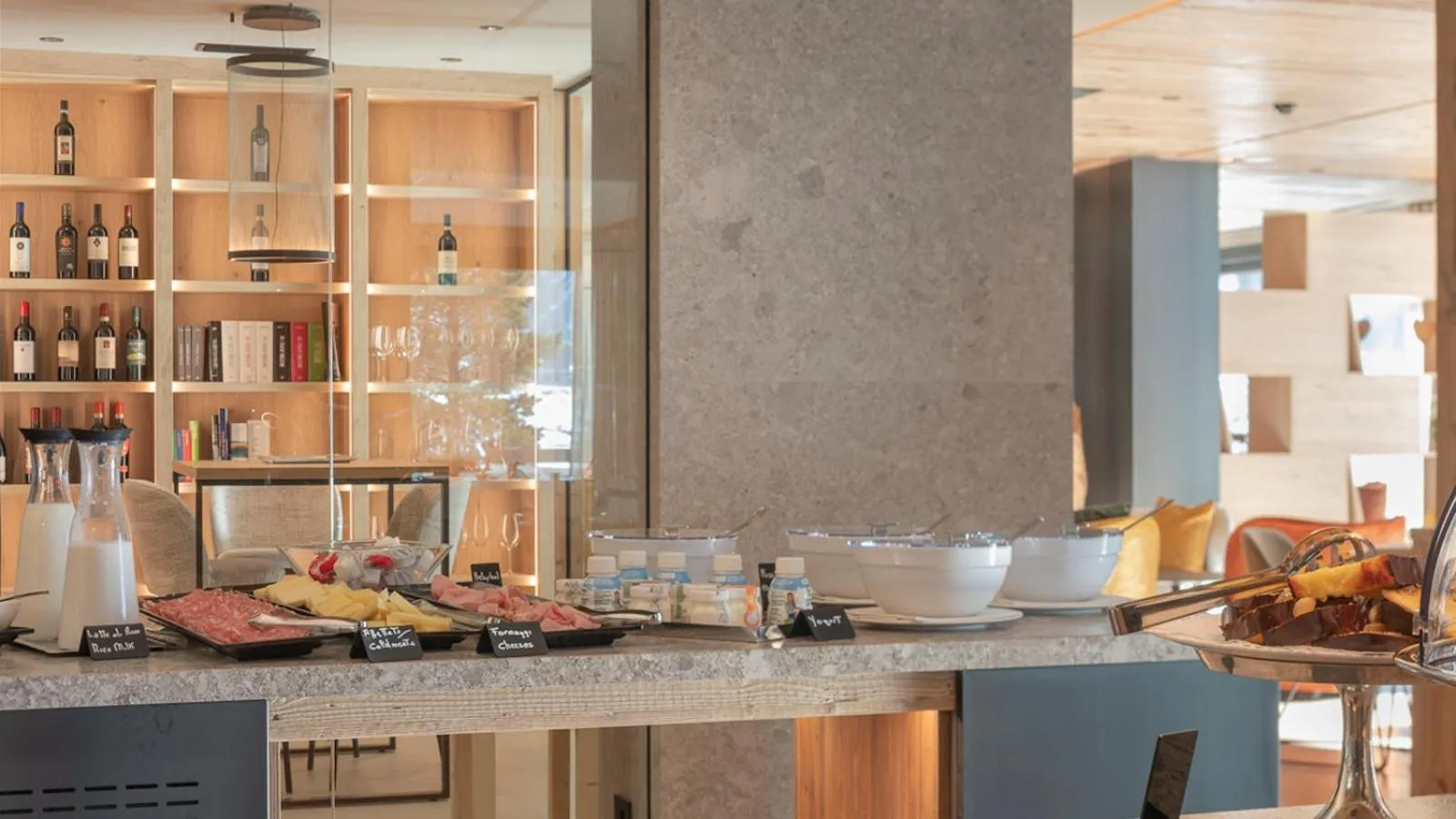 Coffee/tea facilities in Paradise Lodge