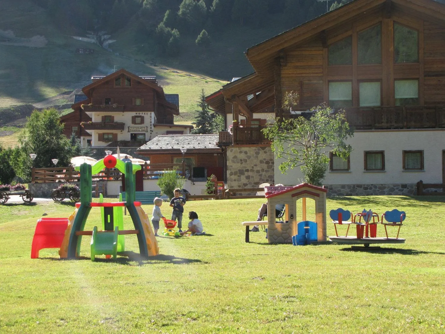 Day in Paradise Lodge