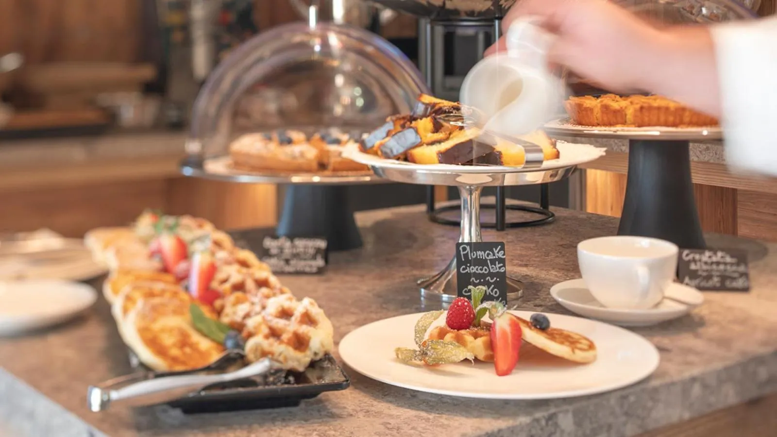 Food and drinks in Paradise Lodge