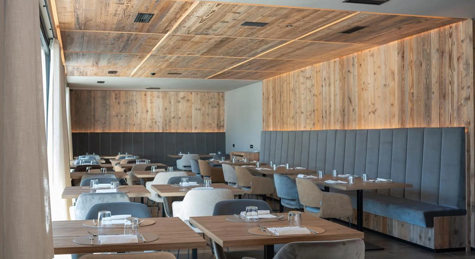 Restaurant/places to eat in Paradise Lodge