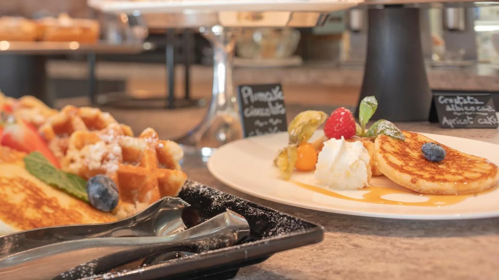 Food and drinks in Paradise Lodge