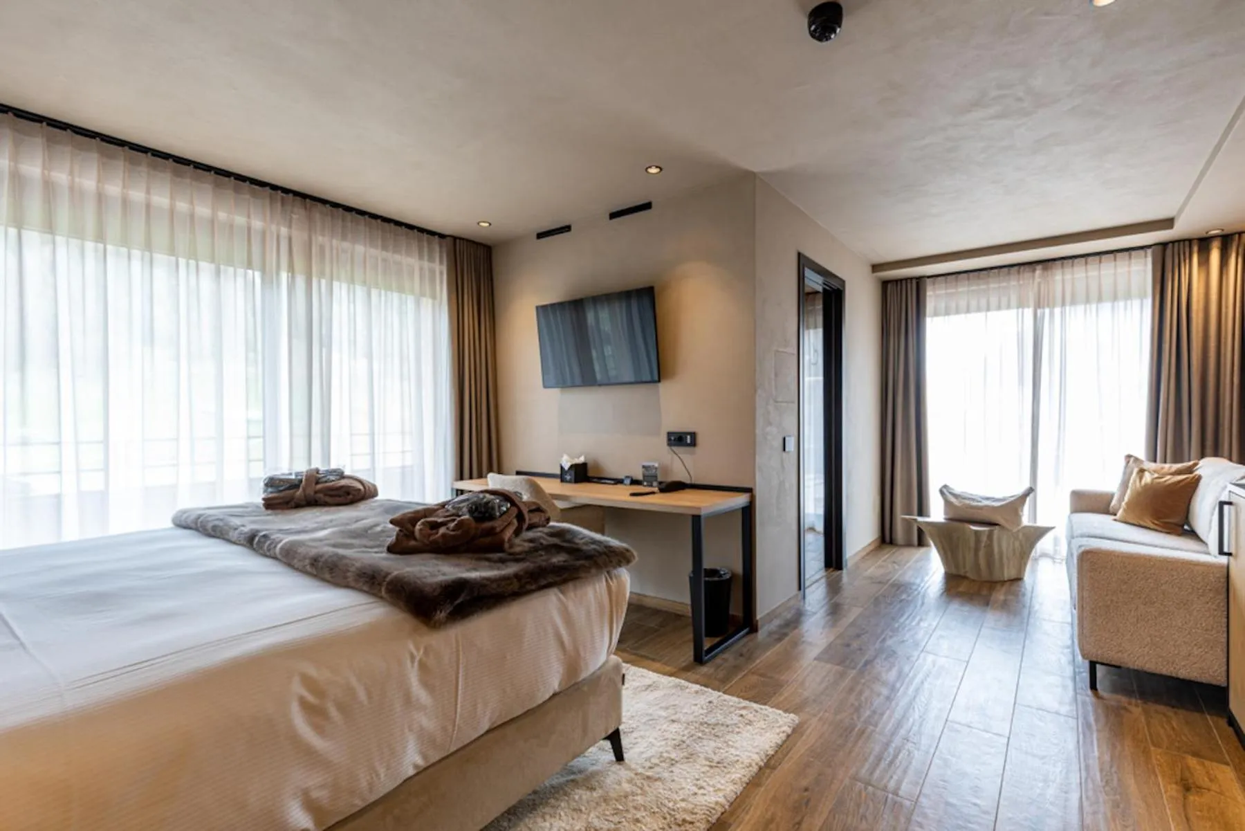 Bed in Paradise Lodge