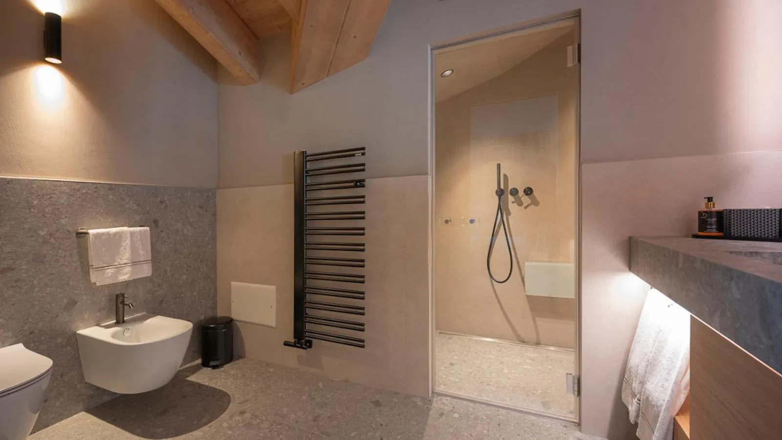 Shower in Paradise Lodge