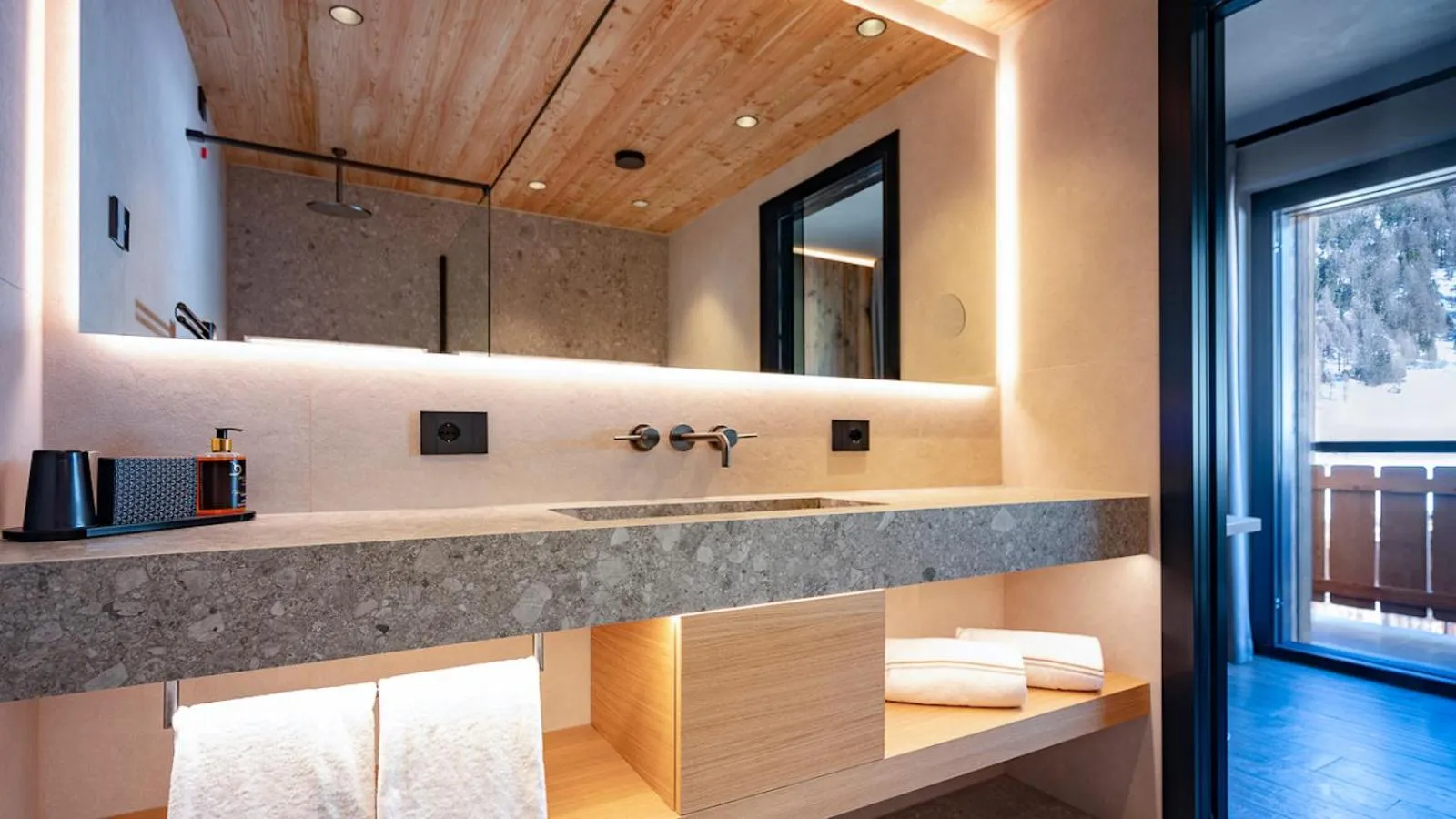 Bathroom in Paradise Lodge