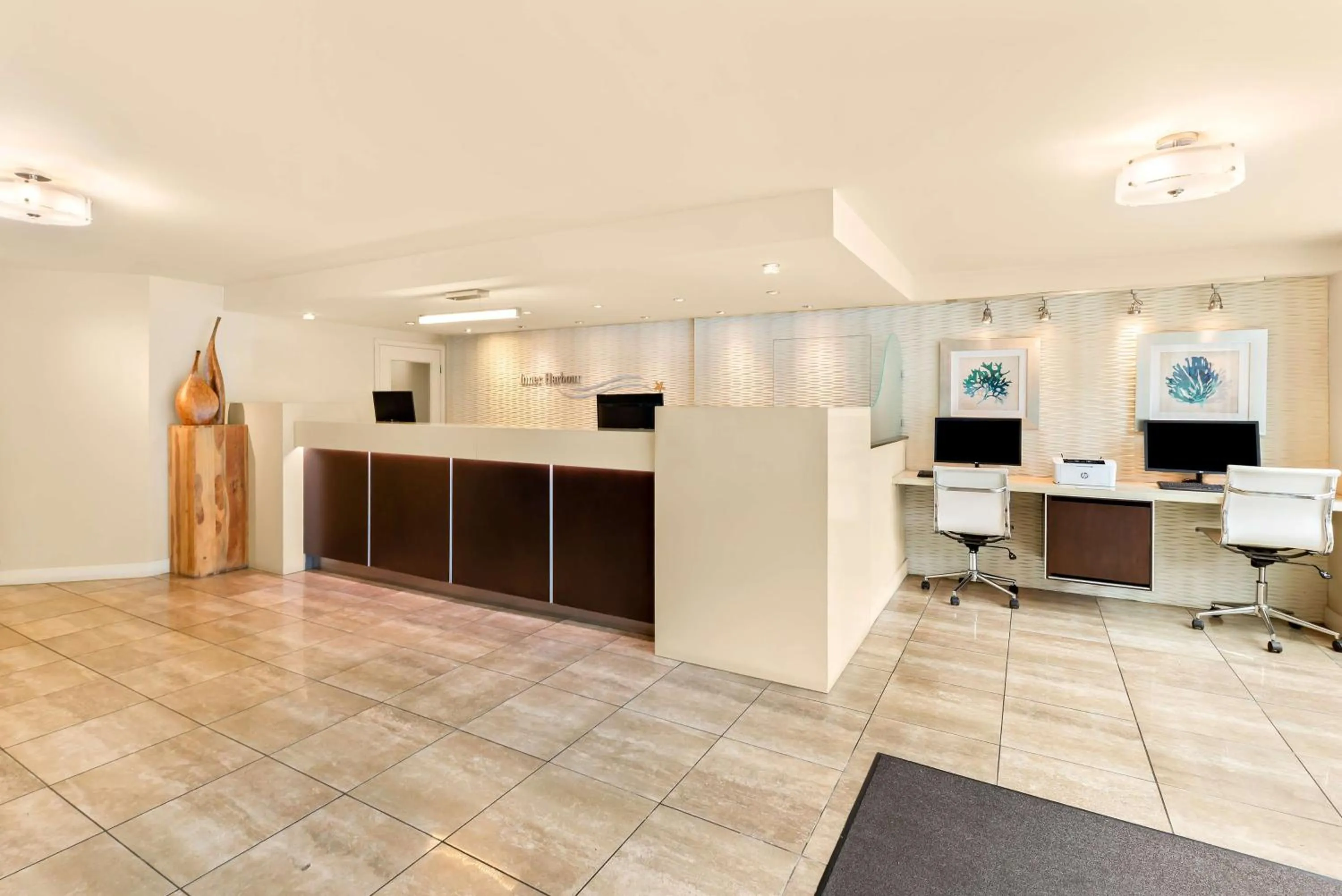 Lobby or reception in Best Western PLUS Inner Harbour Hotel