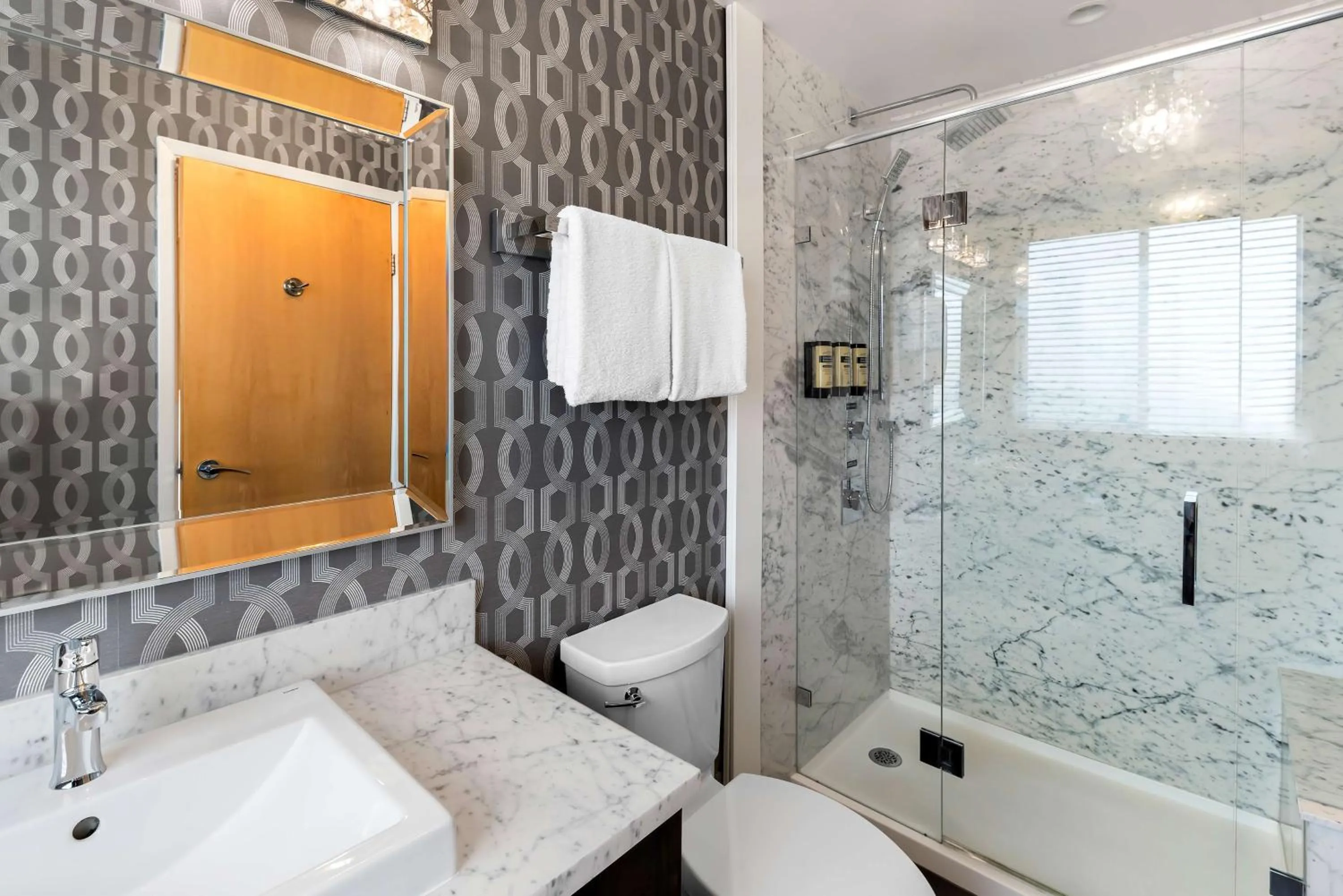 Bathroom in Best Western PLUS Inner Harbour Hotel