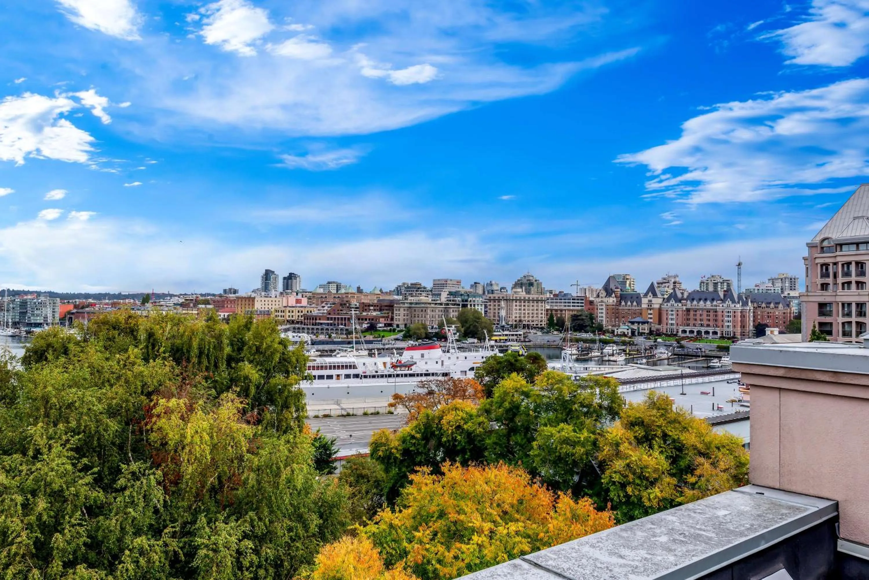 Photo of the whole room in Best Western PLUS Inner Harbour Hotel