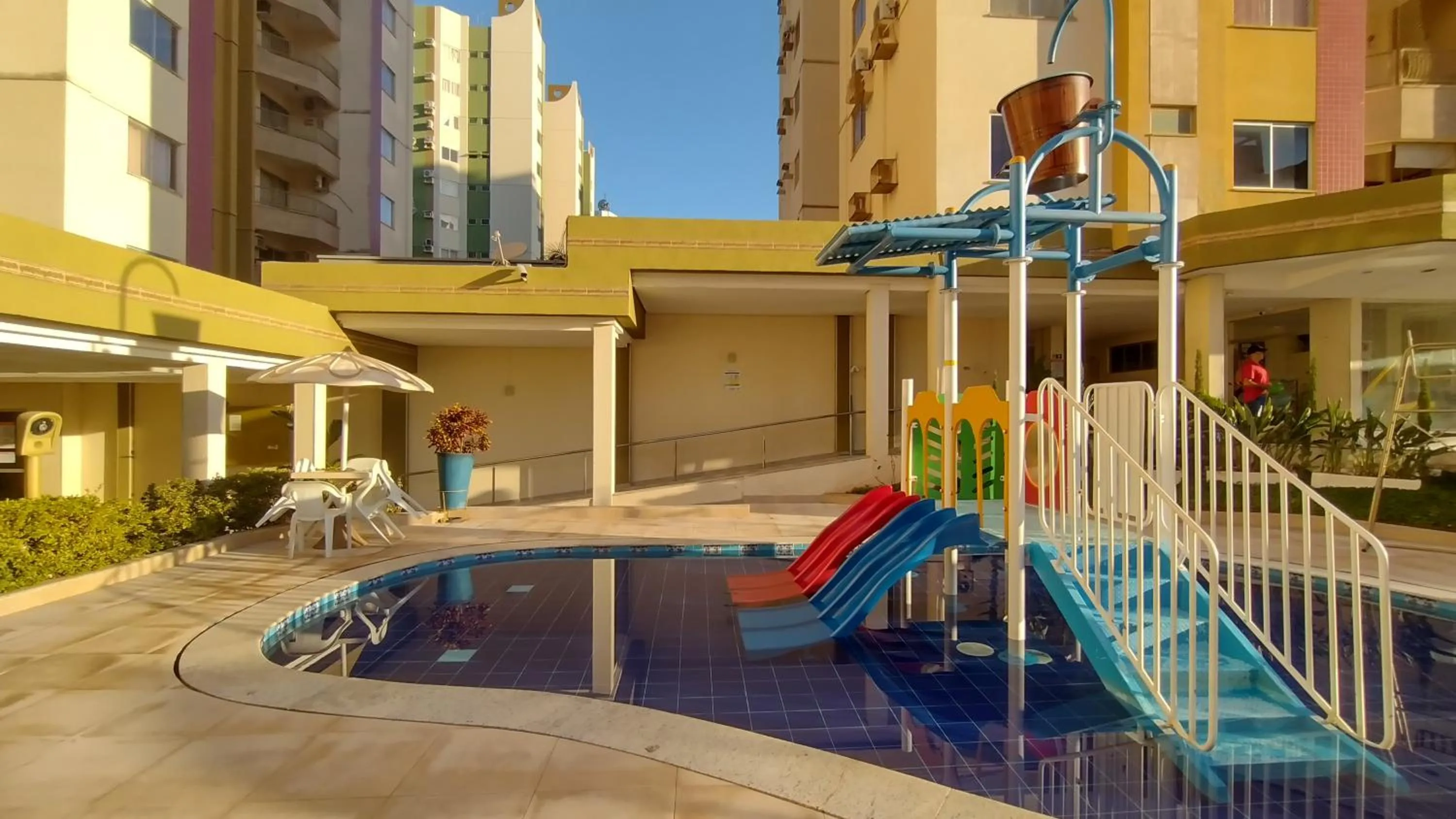 Swimming pool in Prive das Thermas I Caldas Novas - ACHEI FERIAS - com roupa de cama