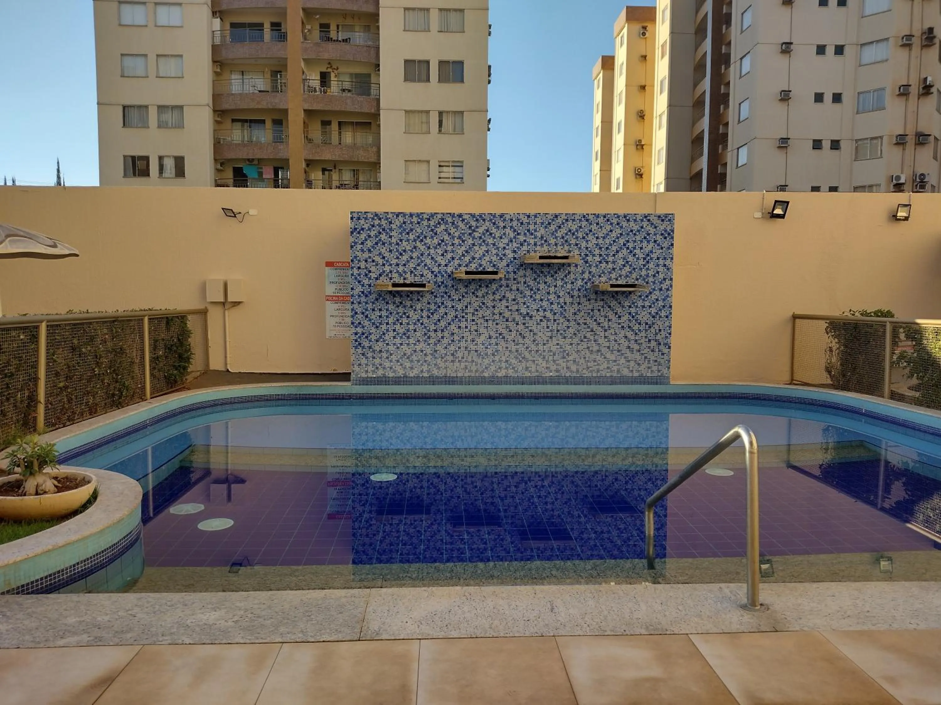 Swimming pool in Prive das Thermas I Caldas Novas - ACHEI FERIAS - com roupa de cama