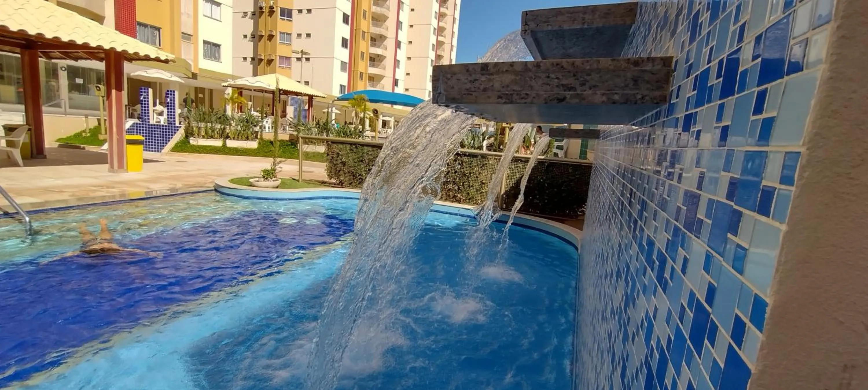 Swimming pool in Prive das Thermas I Caldas Novas - ACHEI FERIAS - com roupa de cama