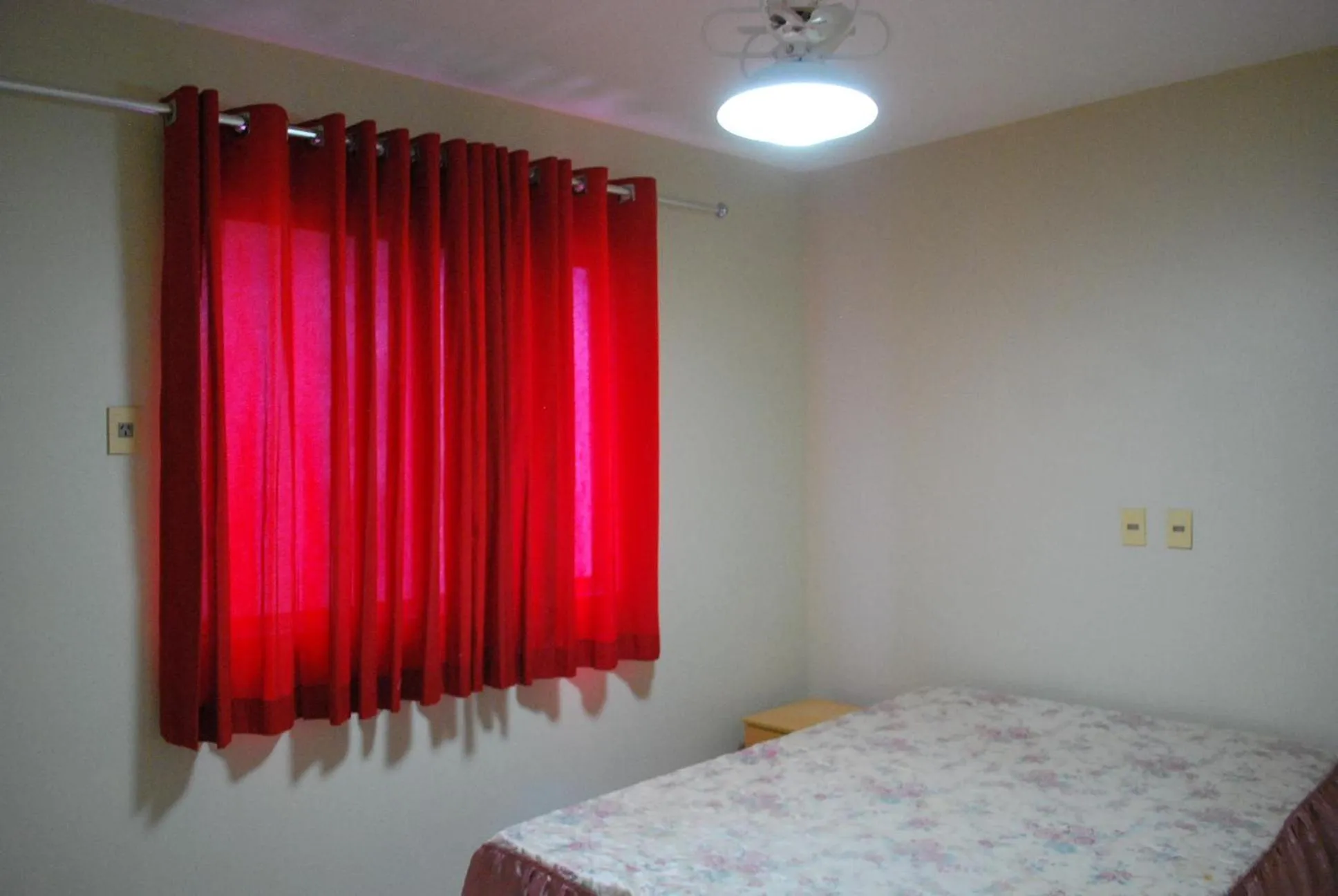 Photo of the whole room in Prive das Thermas I Caldas Novas - ACHEI FERIAS - com roupa de cama