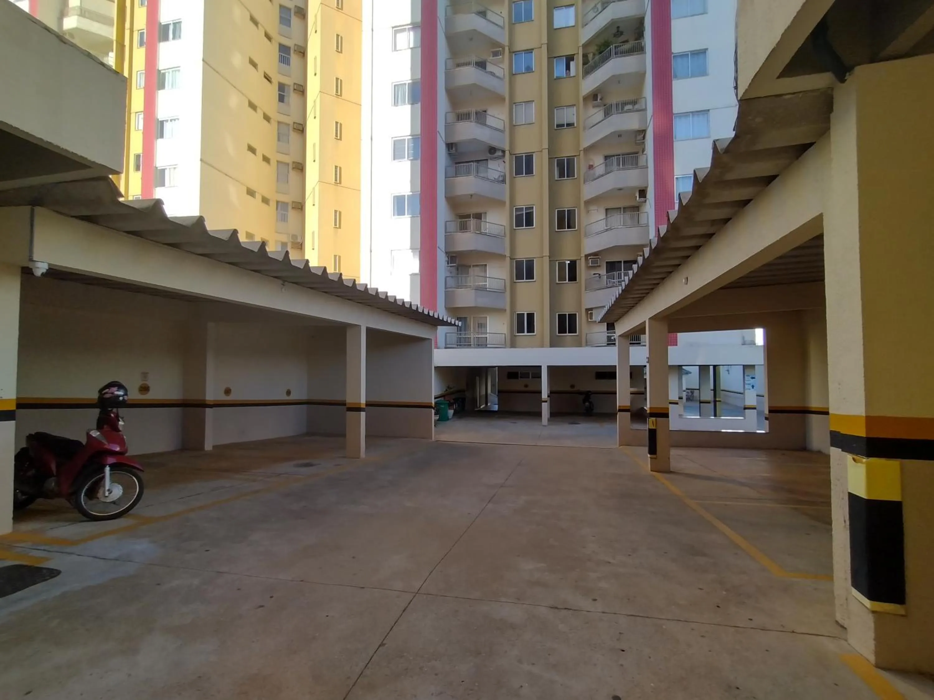 Parking in Prive das Thermas I Caldas Novas - ACHEI FERIAS - com roupa de cama