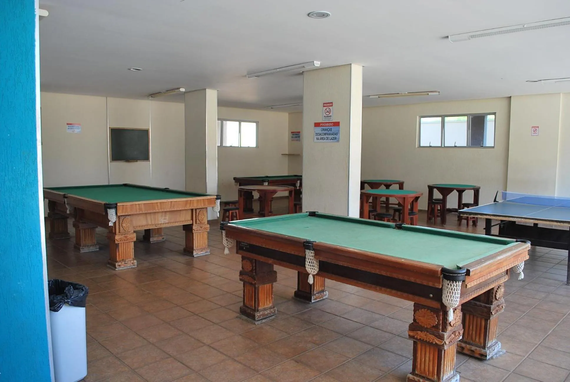 Billiard in Prive das Thermas I Caldas Novas - ACHEI FERIAS - com roupa de cama