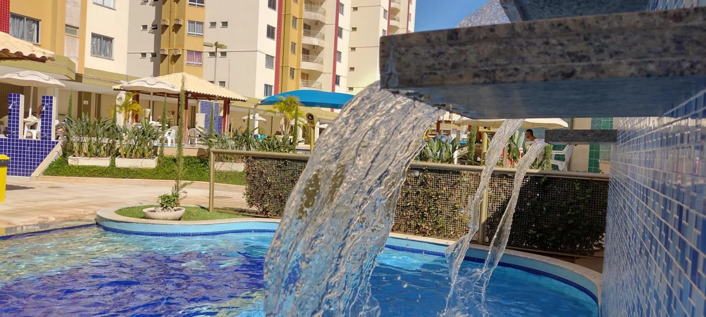 Pool view in Prive das Thermas I Caldas Novas - ACHEI FERIAS - com roupa de cama