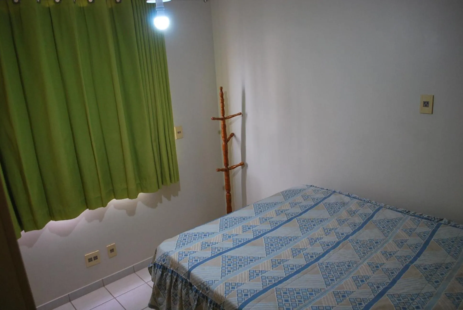 Photo of the whole room in Prive das Thermas I Caldas Novas - ACHEI FERIAS - com roupa de cama