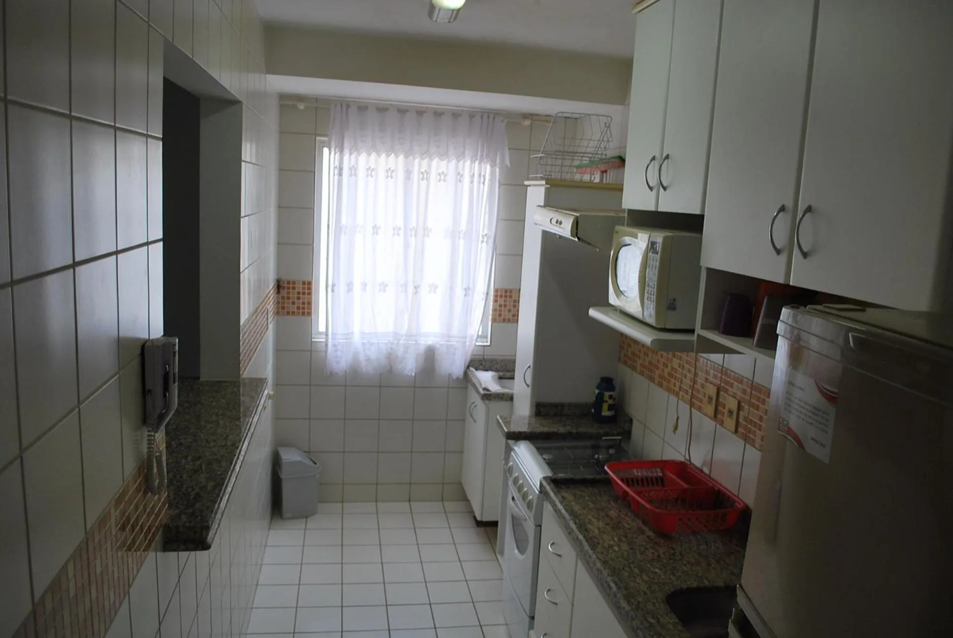 Kitchen or kitchenette in Prive das Thermas I Caldas Novas - ACHEI FERIAS - com roupa de cama