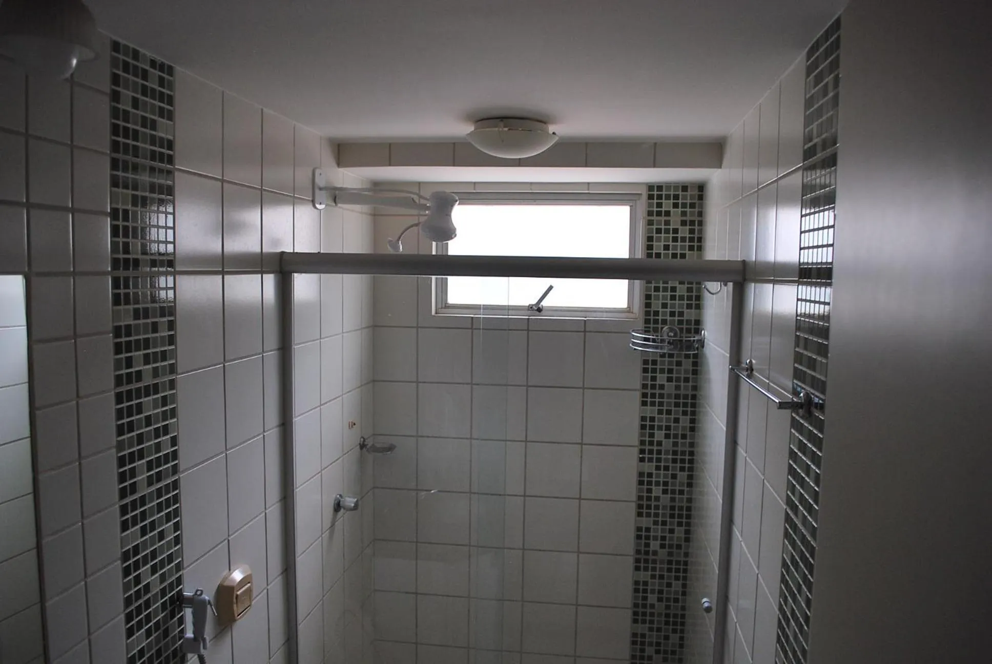 Bathroom in Prive das Thermas I Caldas Novas - ACHEI FERIAS - com roupa de cama