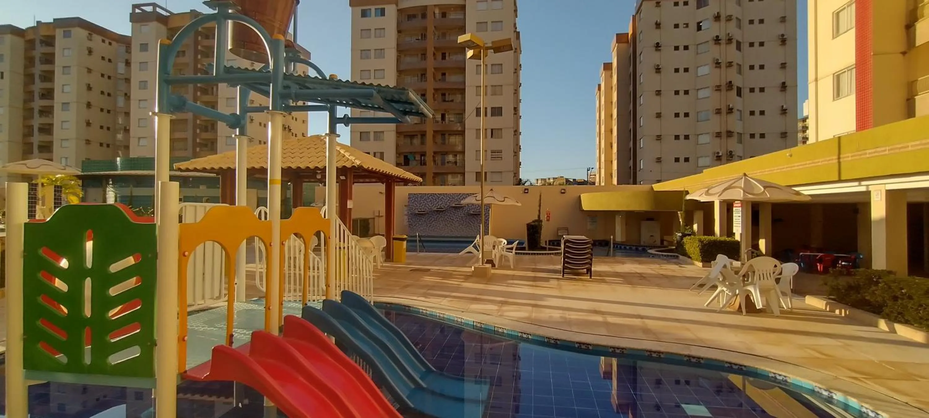 Swimming pool in Prive das Thermas I Caldas Novas - ACHEI FERIAS - com roupa de cama