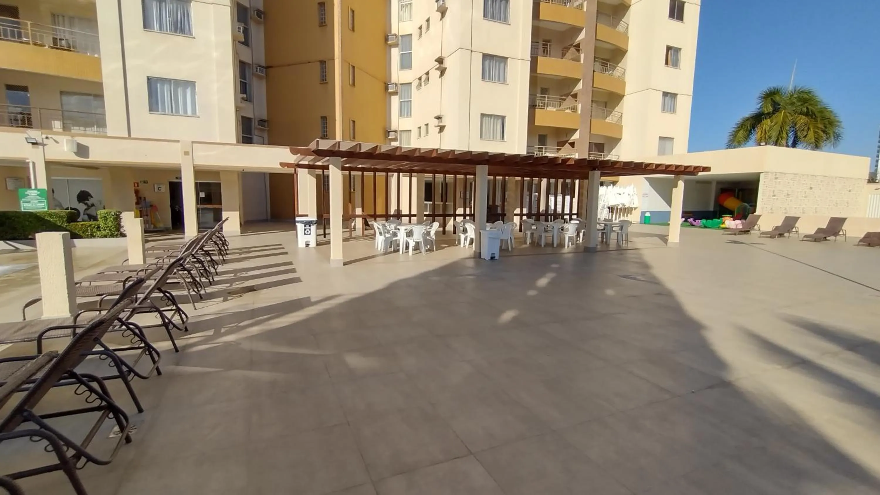 Solarium in Prive das Thermas II Caldas Novas - ACHEI FERIAS - Com Roupa de Cama