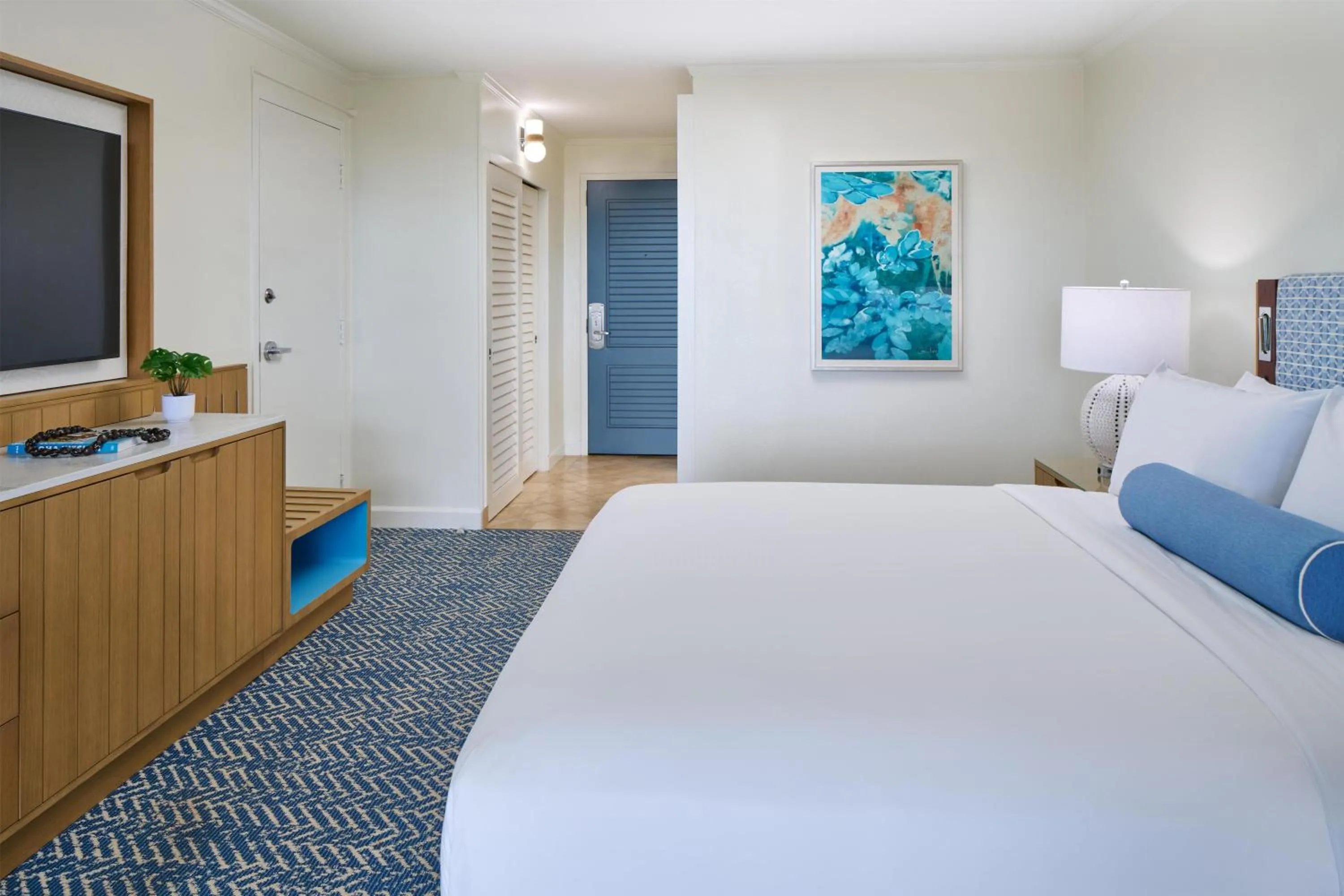 Bedroom, Bed in OUTRIGGER Kaua'i Beach Resort & Spa