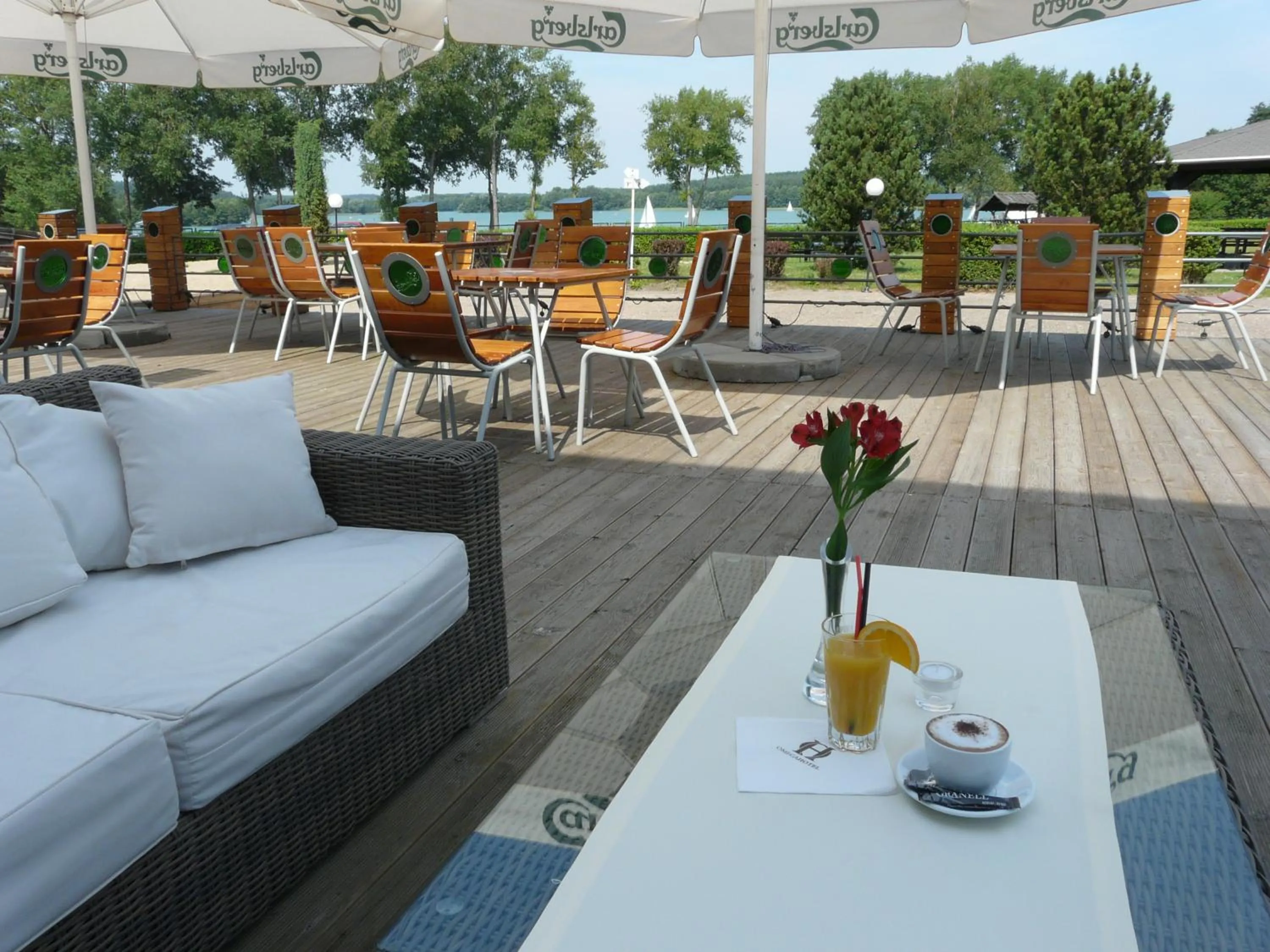 Restaurant/places to eat in Omega Hotel