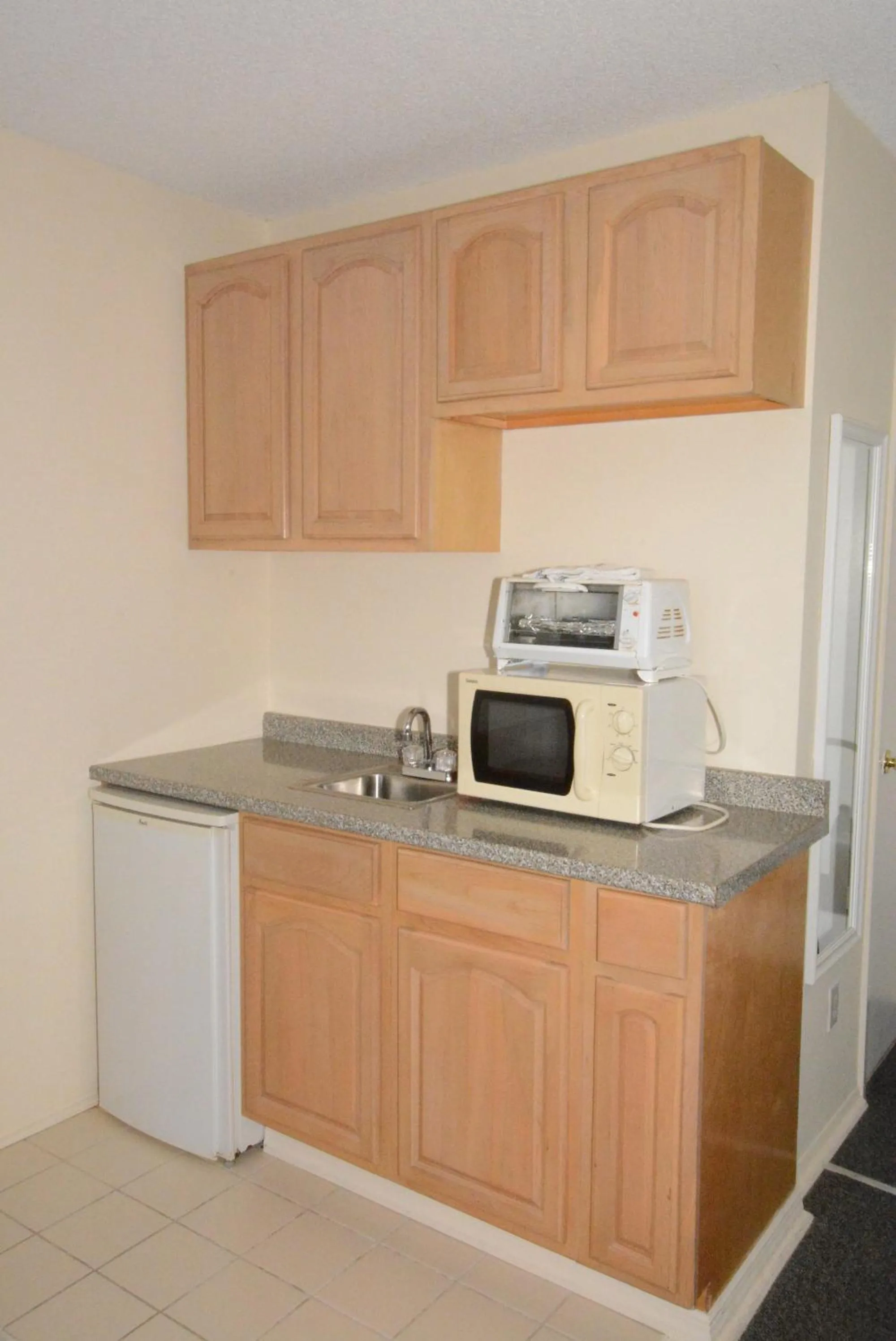 Kitchen or kitchenette in Ocean Surf Resort