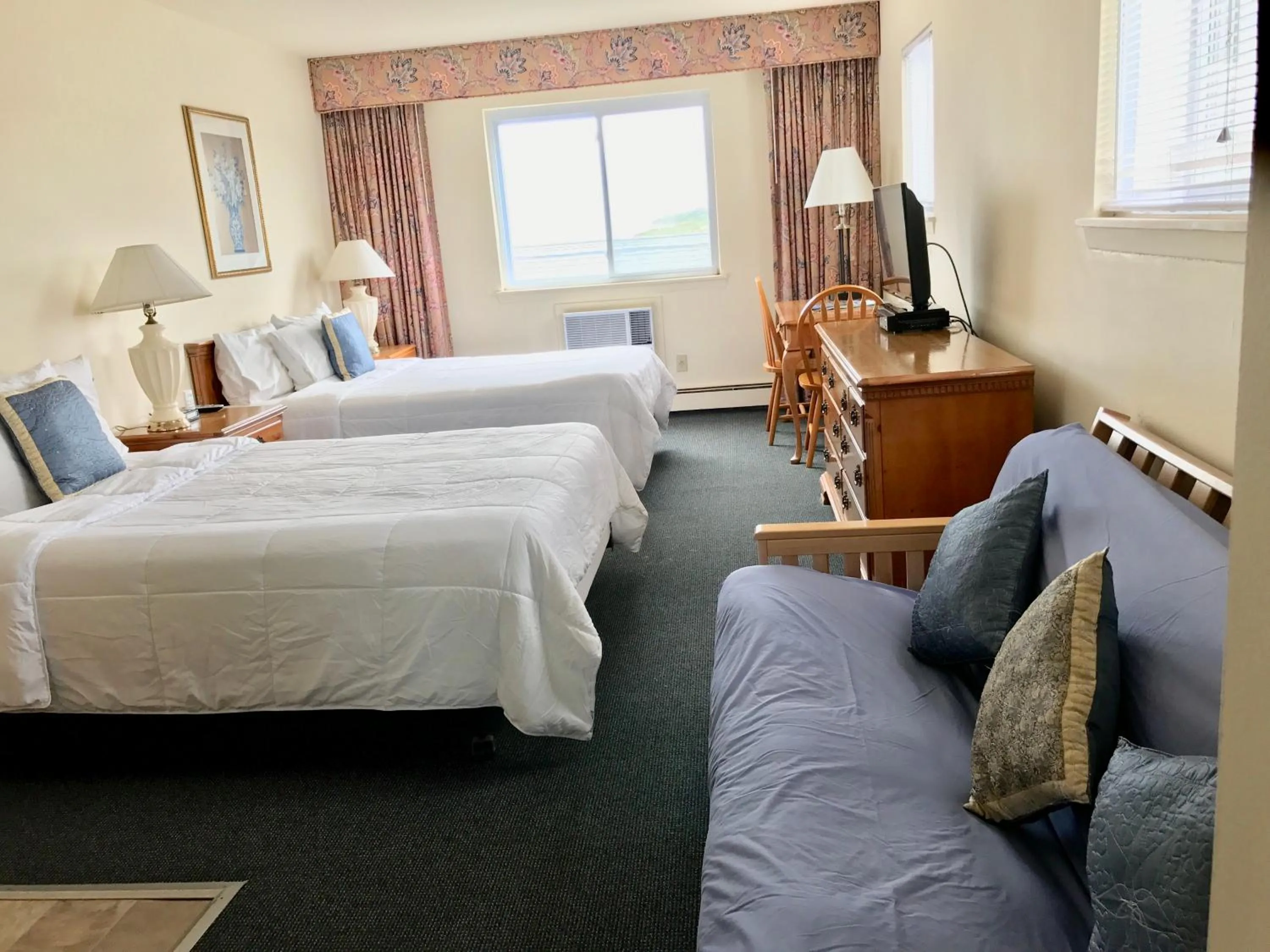 TV and multimedia in Ocean Surf Resort