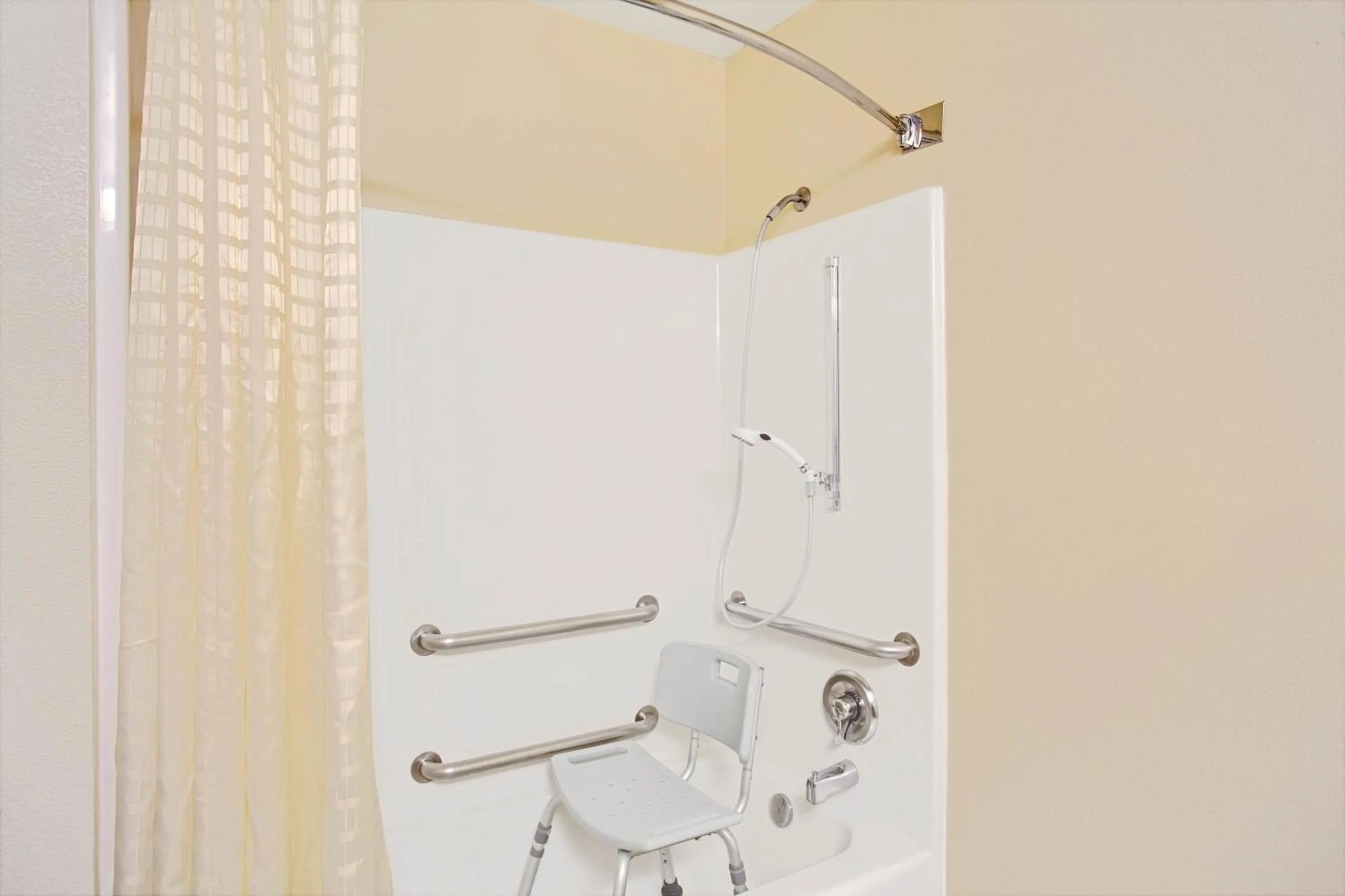 Bathroom in Royal Inn Airport Salt Lake City