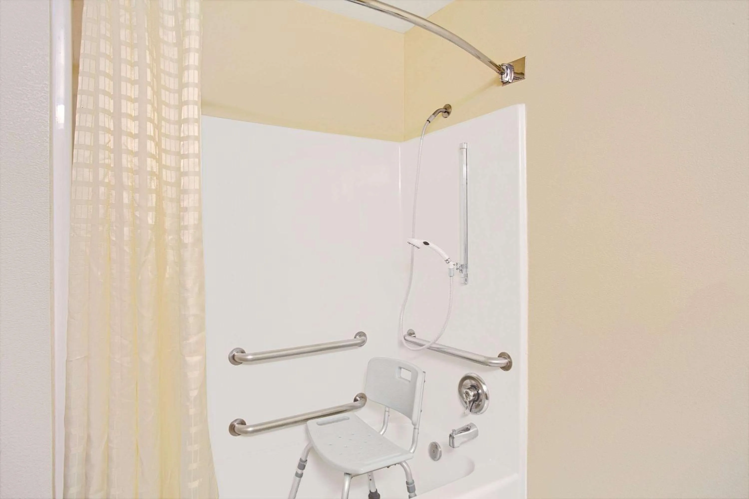 Bathroom in Royal Inn Airport Salt Lake City