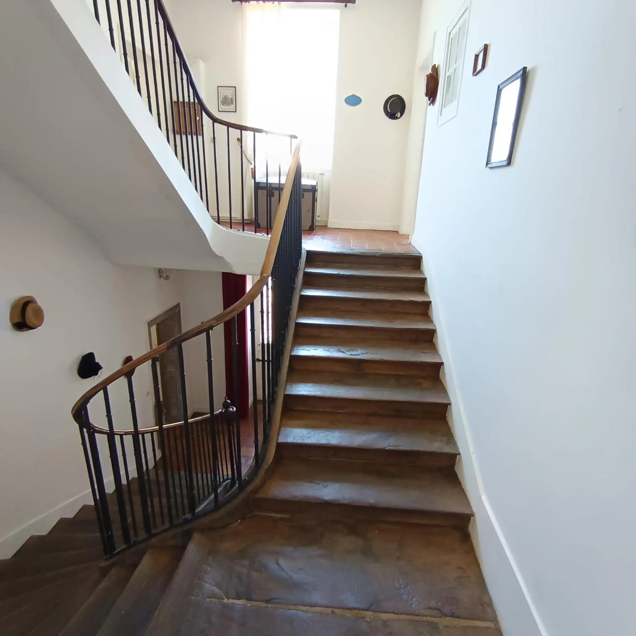 Property building in Château Latour