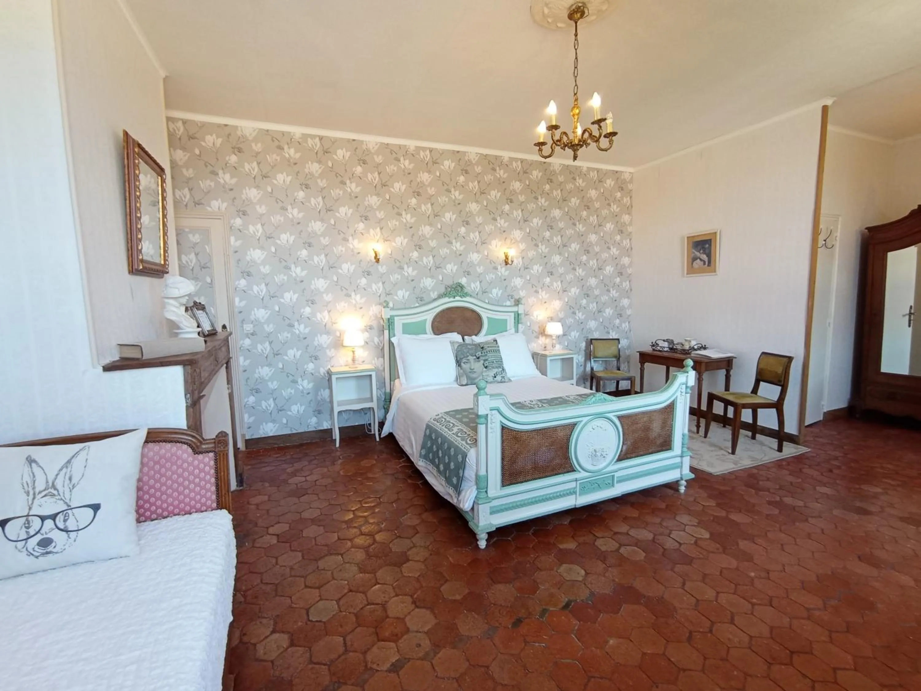 Bedroom, Bed in Château Latour