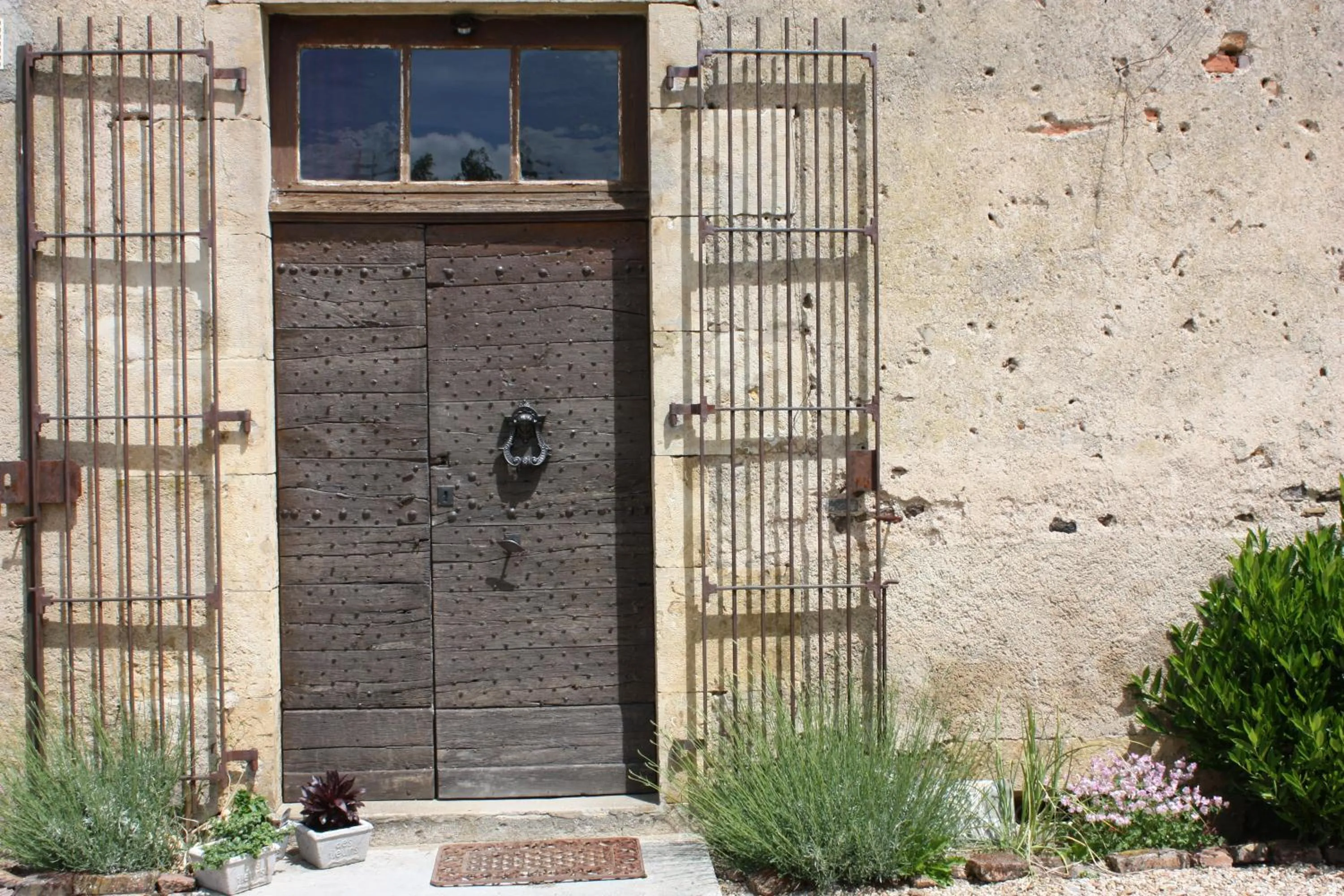 Property building in Château Latour