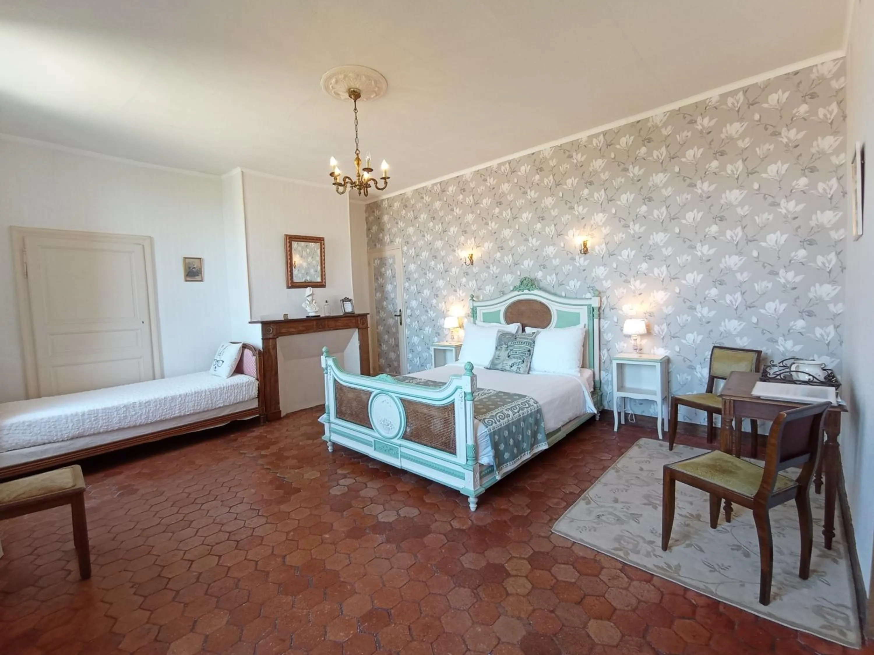 Bedroom, Bed in Château Latour