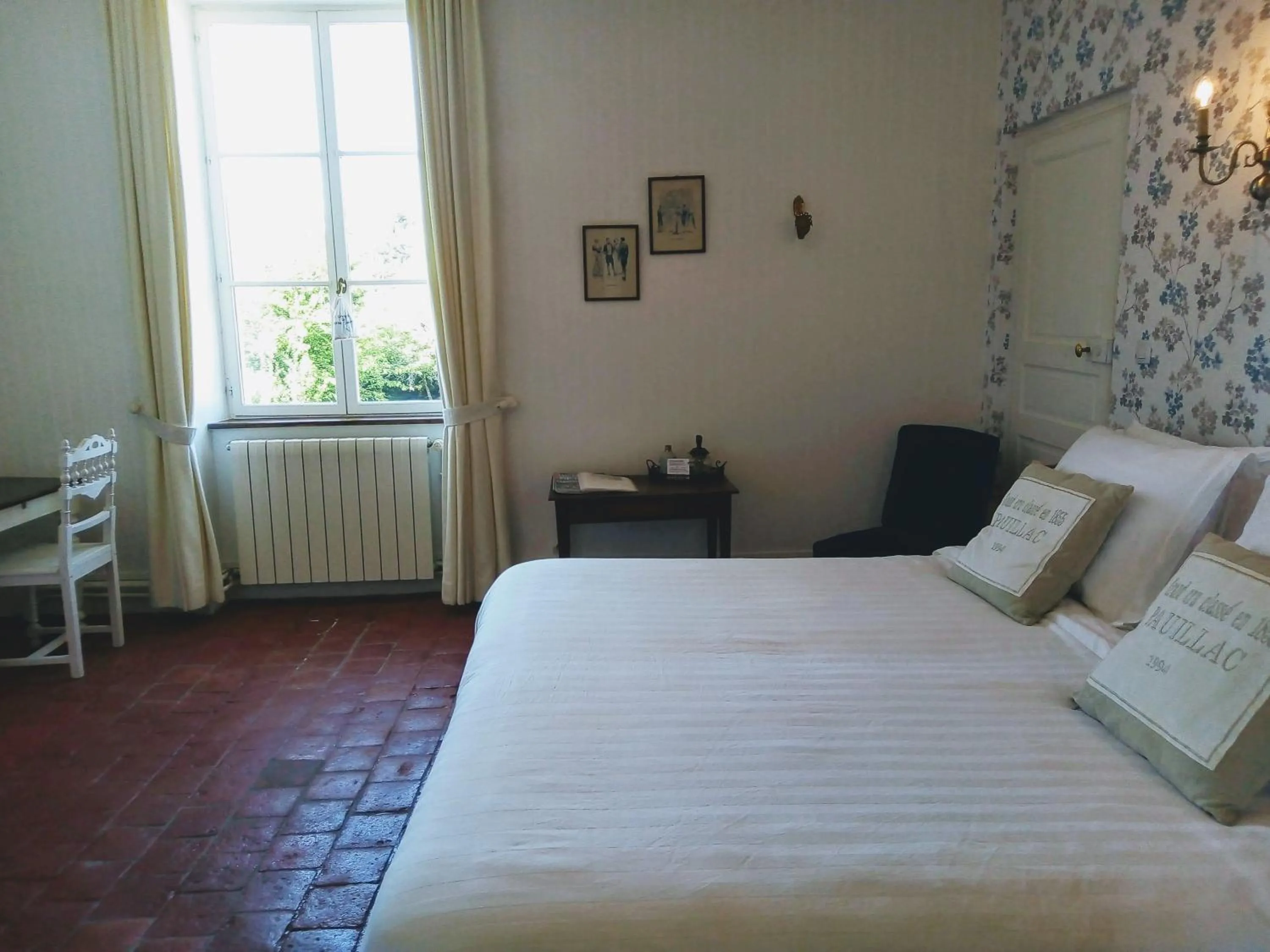 Bedroom, Bed in Château Latour