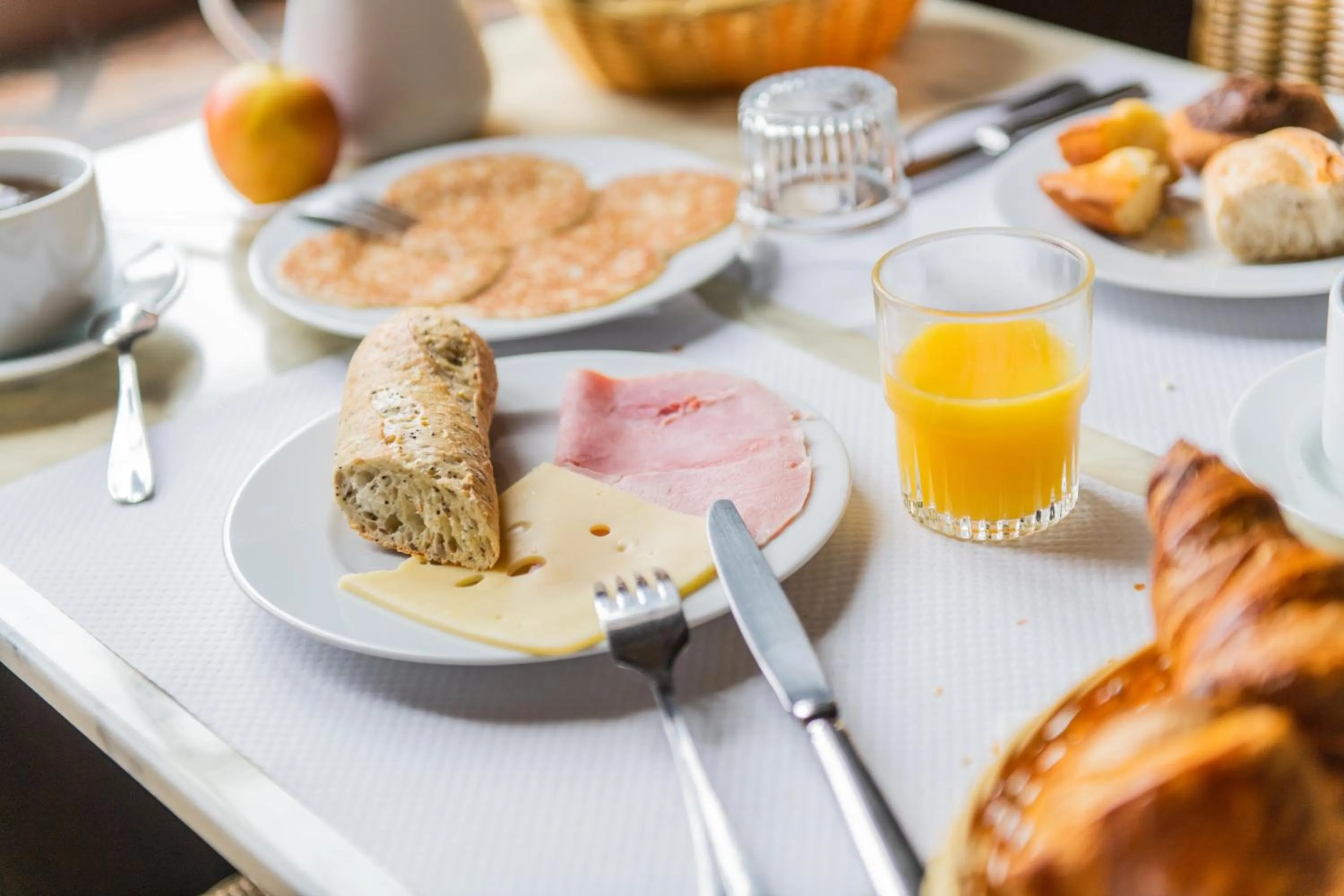 Continental breakfast in Le Relais Des Templiers