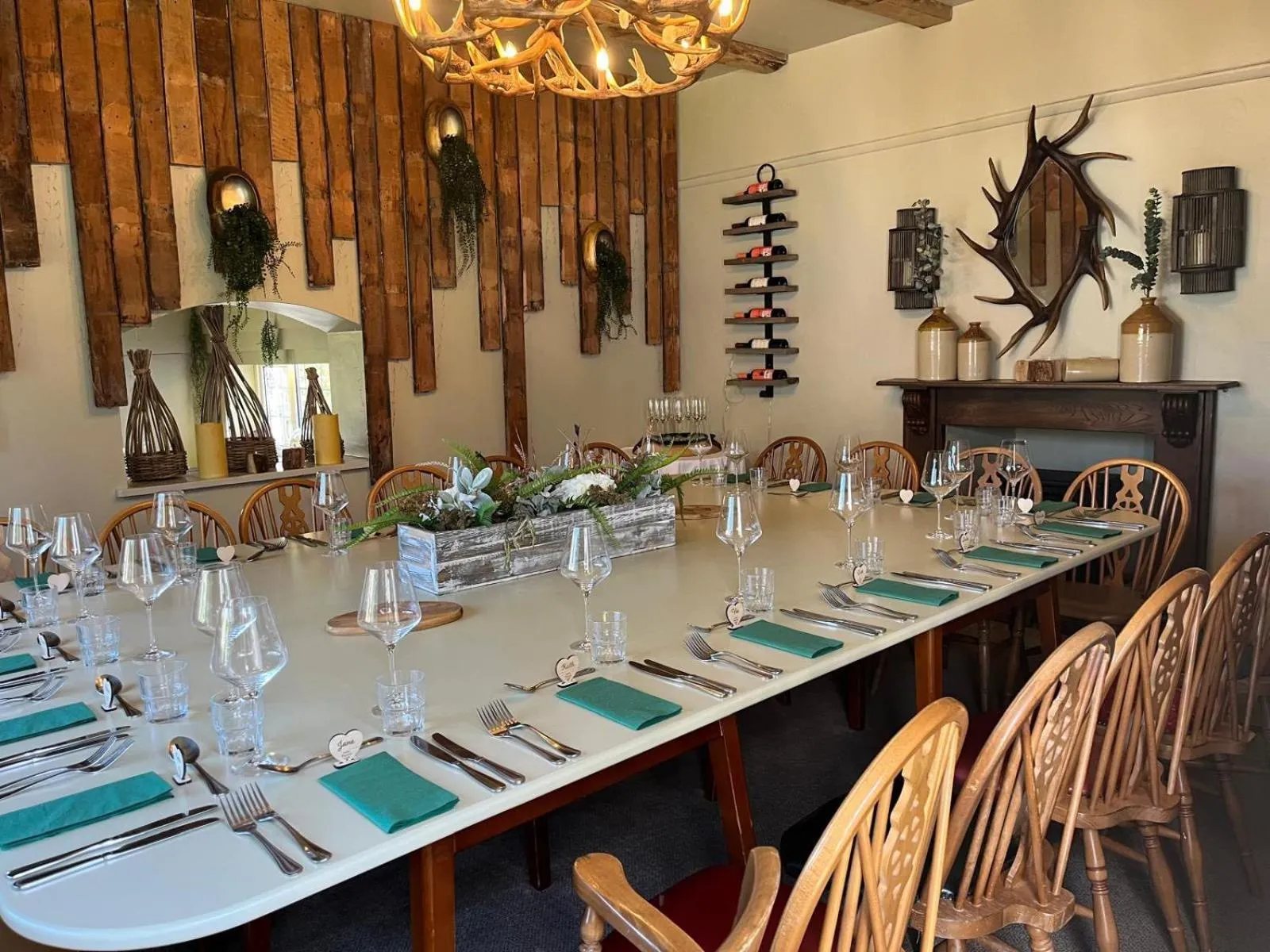 Restaurant/places to eat in The Greyhound Inn and Hotel